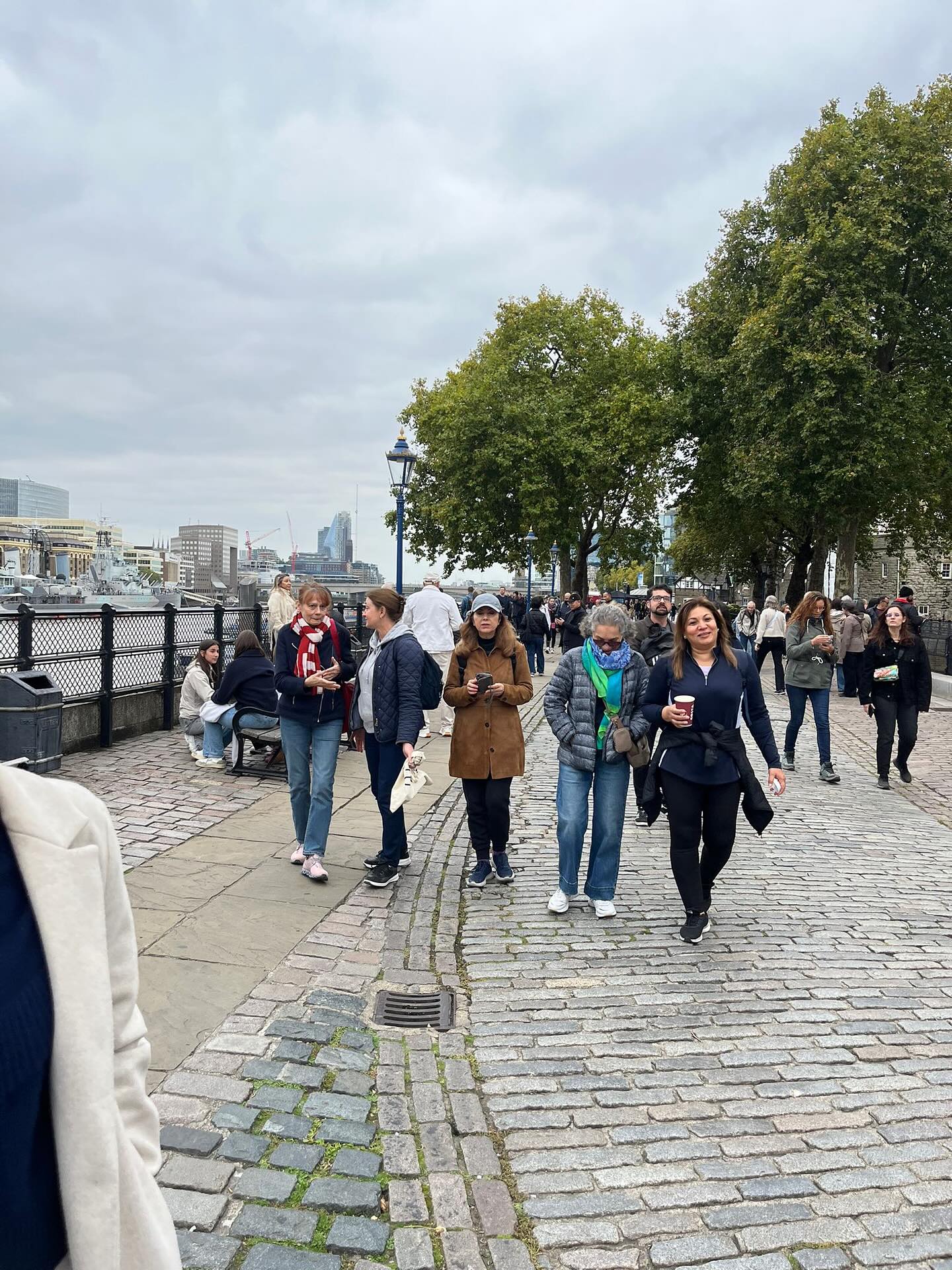 ✨ 10K Walk Club Update ✨
Our first walk is officially in the books — and what a start it was! From the Tower of London to Westminster Abbey, we strolled along the Thames, laughed, chatted, took photos, and soaked in the sights.
👣 A huge thank you to everyone who joined — you made it a memorable beginning.
💪 And for the record… a few of us even extended the walk all the way to Victoria Station, finishing the day at an impressive 15,000 steps!
💡 Next up: a brand-new itinerary, a brand-new adventure. Stay tuned — details coming soon!
#10KWalkClub #WalkingTogether #StepByStep #ExploreLondon #ThamesWalk #WalkingForWellbeing #LondonAdventures #WalkAndTalk #HealthyLiving #15KSteps #CommunityWalks #discoverlondon