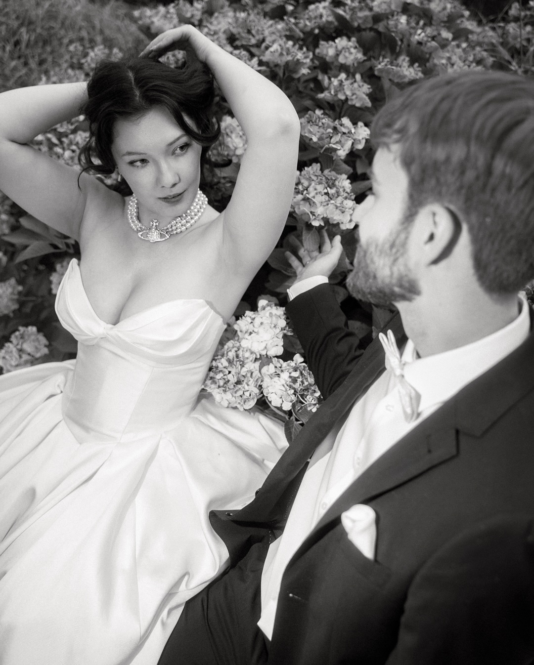 Jenny & Elias | Potted flowers became the stage, candlelight the script, a hidden house by the lake the backdrop, a wedding cake the finale and their yes, the masterpiece 🌸
Decor & Rental @festplatz.eventverleih
Photography @directed_art
Catering & Drinks @schweissguthcatering
Bridal Dress @brautbluete
Necklace @viviennewestwood
Location Wasserhäuschen Wolfskuhlenhof Rheinberg
#weddingphotography #weddingphotoandfilm #weddingvideography #destinationwedding #destinationphotoandfilm #analogphotography #35mmwedding #artfulweddings #intimatewedding #looseeditorial