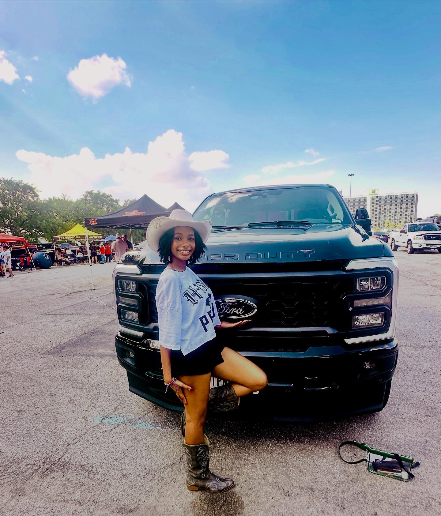 H-Town Proud ‼️
FORD FAMILY TEXANS EXPERIENCE
Get Your Free Shirt At NRG Stadium::
📍 Section 112 + 132
📍 Section 326
📍 Section 524 + 550
Learn More 👉 myVIPlife.com