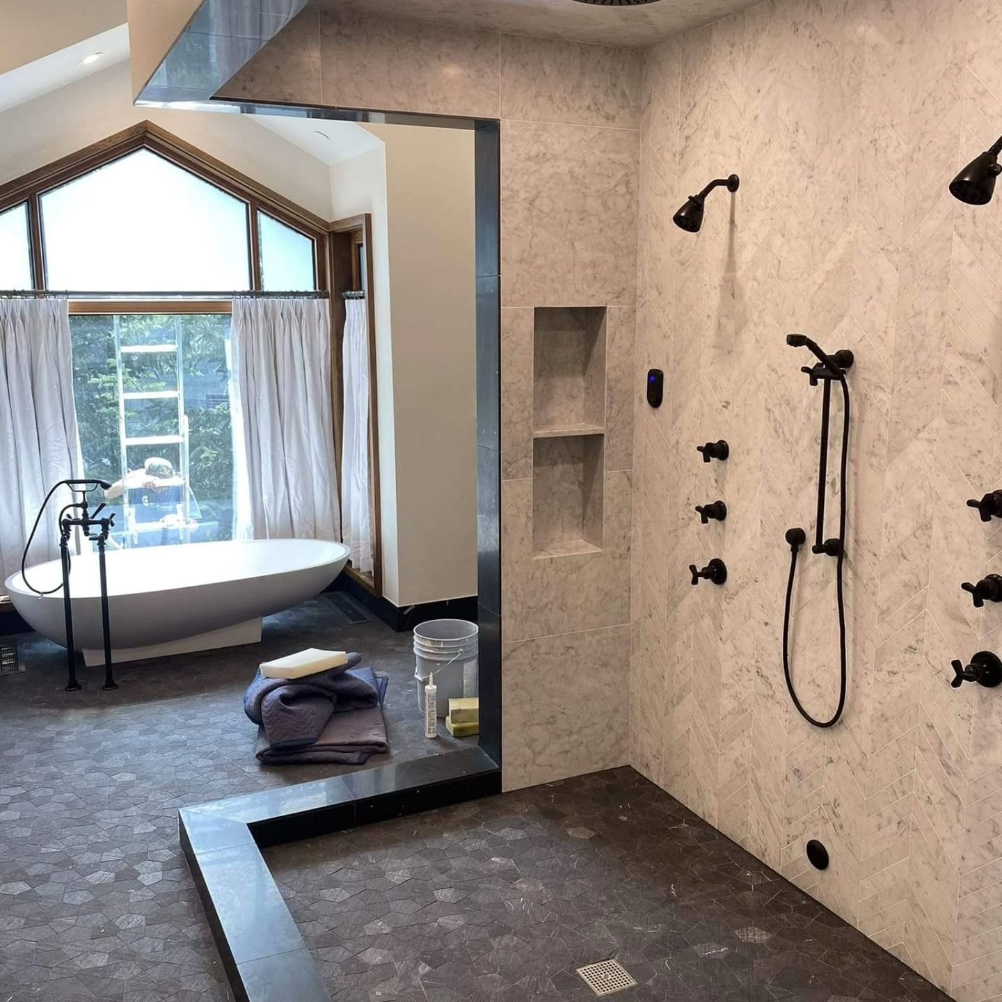 ✨ Luxury in Every Detail ✨
From large-format porcelain slabs to custom marble mosaics — our projects bring elegance and exclusivity into every home.
Showers, floors, fireplaces, and bathrooms — crafted with precision, using the finest materials.
Key Construction: where design meets craftsmanship.
#ColoradoConstruction #LuxuryInterior #PorcelainSlab #MarbleDesign #KeyConstruction #DenverRemodel