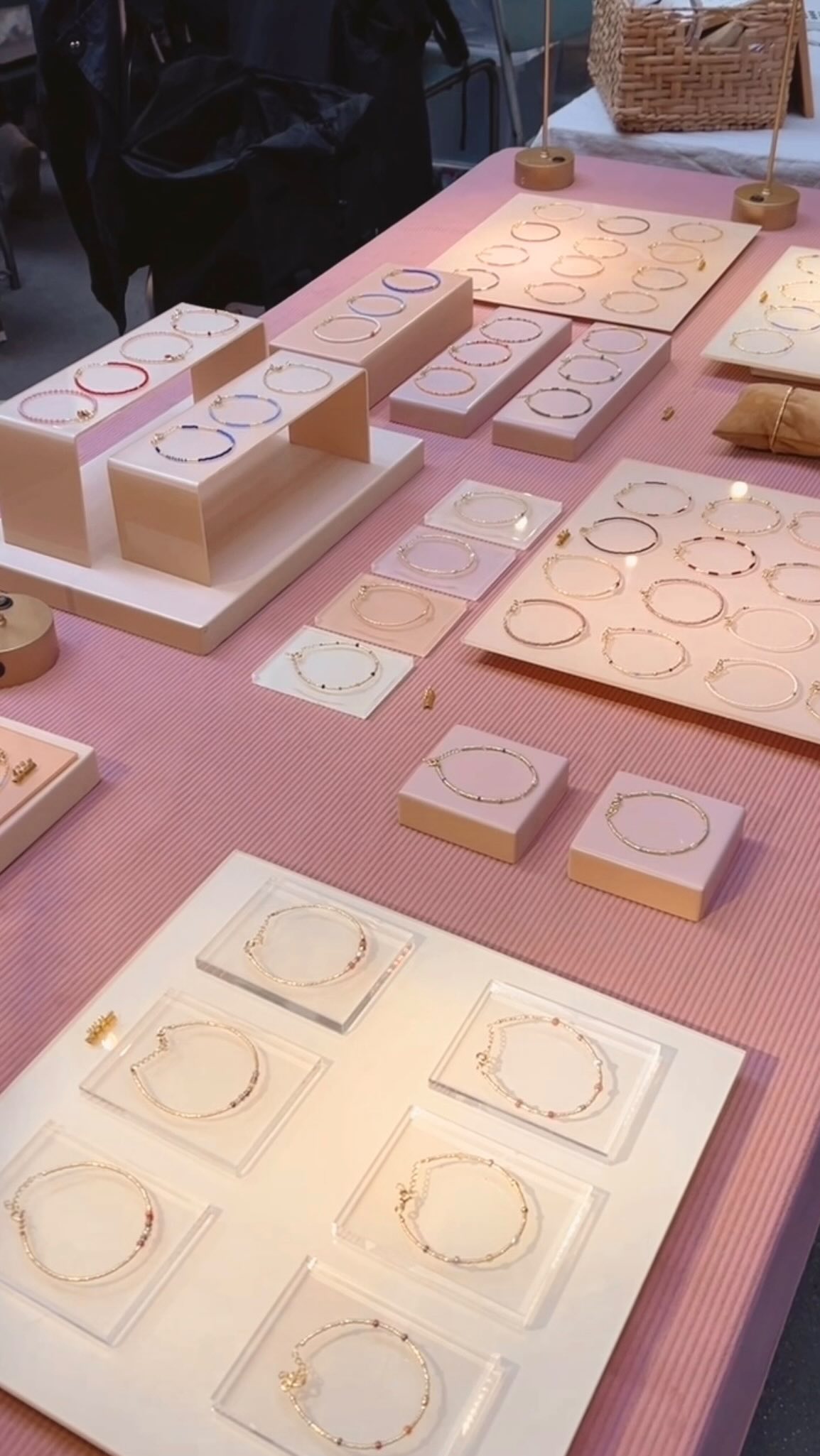 Before and after magic 😍
#SundayMarket #HandmadeJewelry #UnikeSmykker #håndlagetmedkjærlighet #marketvibes