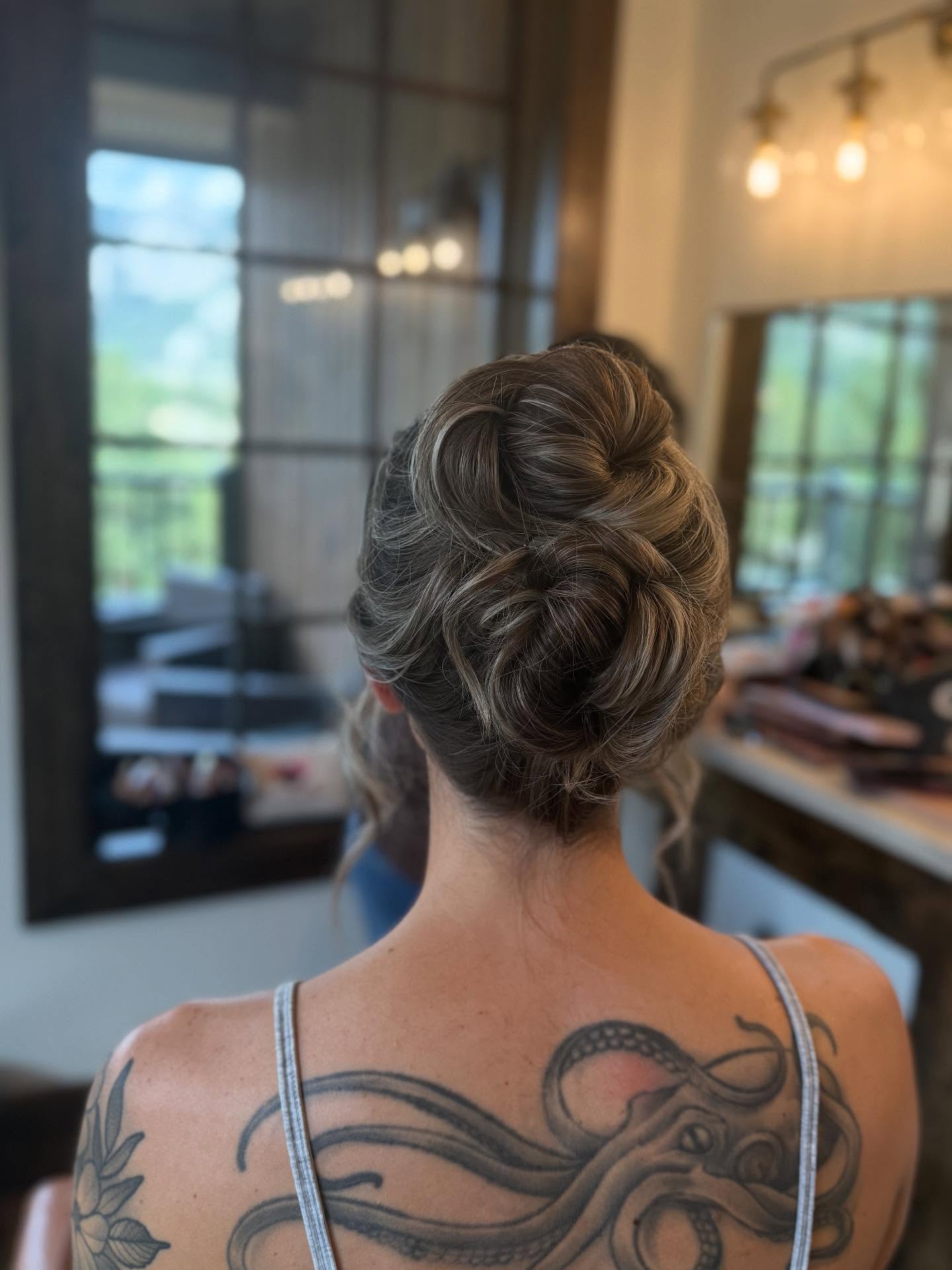 High double twist. 👰♂️
#bridalhairstyle #bridal #updo #updohairstyles #bride #estesparkwedding #mountainwedding #hairstylist