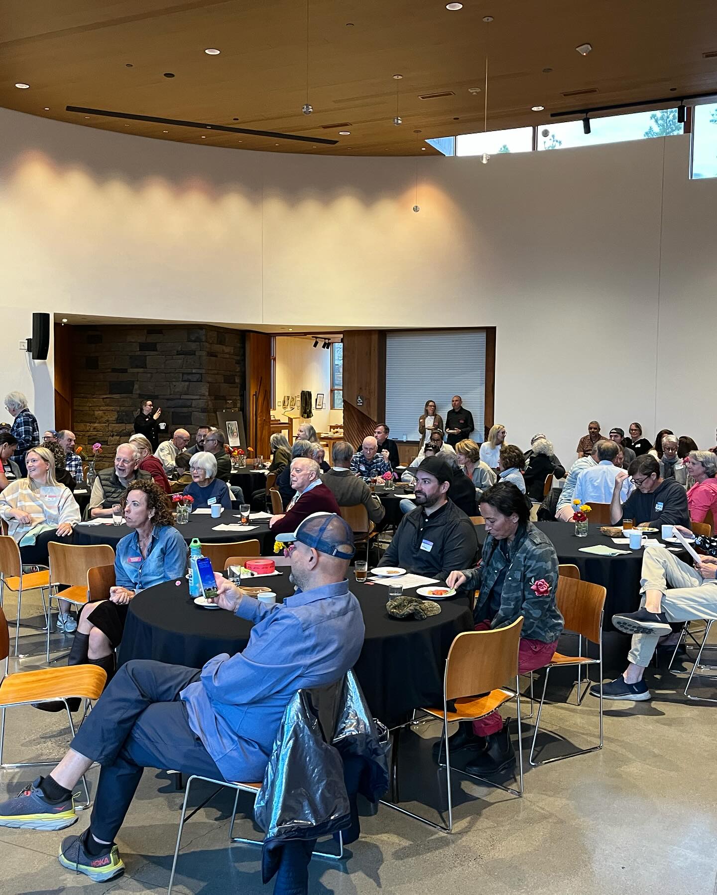 A huge thank you to everyone who came out last night for Family Kitchen’s Volunteer Appreciation Event! Our volunteers are our heart, soul, and engine behind all we do. 🤍
Thank you to our sponsors: @benddentalgroup @stickerlishious @pamperedmoose @roundaboutbooks and our venue sponsor @uufellowship for making last night possible!