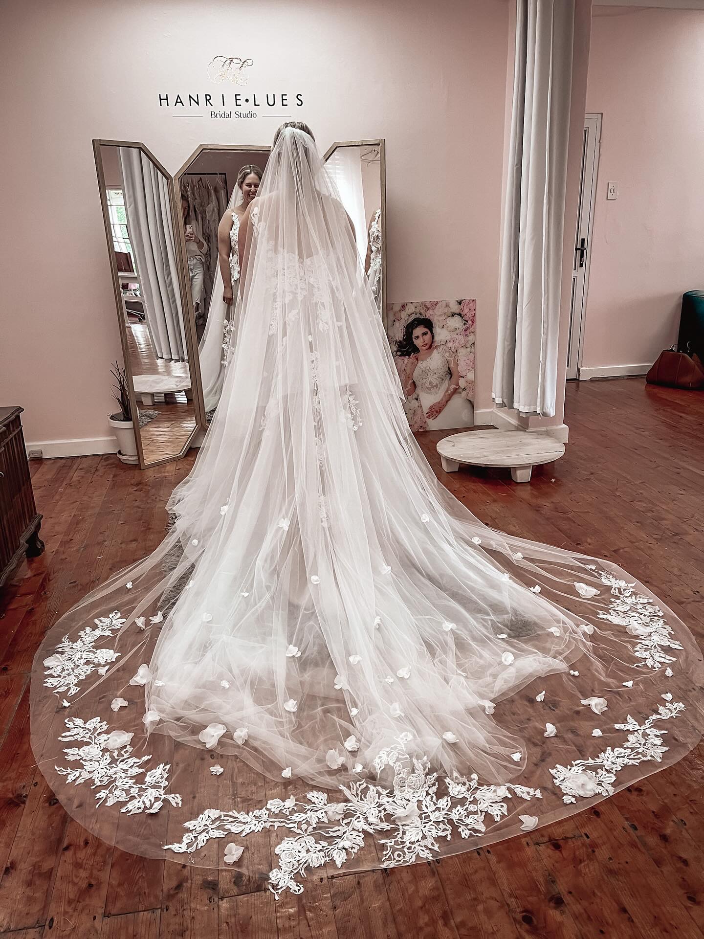 Today’s beautiful bride is @tyla_kippen 🙌🥂😍
We created this one-of-a-kind bespoke gown for her, made up of all hand-appliquéd lace, multiple layers of soft tulle, a fully corseted solid illusion bodice and dotted with 100s of 3D flowers!
Tyla was originally based in KZN, but has since relocated and had to fly in especially for all her fittings.
🌸FUN FACT: Did you know that most of our brides (probably around 75% of our clients) are not based in KZN?
Pop us a DM today to find out more on how you can have your dream wedding gown made, as an out-of—town bride.
#internationalbrides #southafricanbride #kznwedding #bridalsalon #bridalboutique #bridaldesigner #weddinggown #weddinggowndesigner #bridaltrends #laceweddingdress #realbride #finalfitting