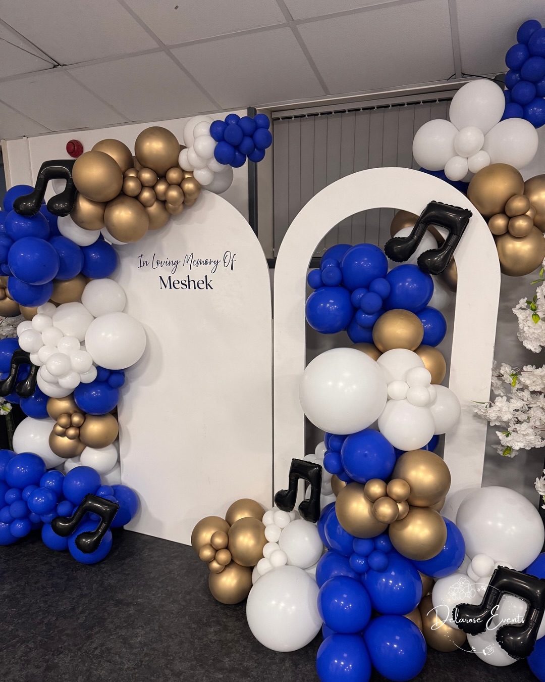 When we come together to honour a life well lived 🌹✨
It was our privilege to create a meaningful farewell display for a much-loved soul, remembered for his talent and the joy he brought to so many. 💙🤍🎶
Every detail was chosen with care to reflect the love of his family and friends, and to celebrate his memory beautifully.
Thank you @kmbloomsevents for asking me to help with this display 🥰
🌹 Save this for inspiration
#MemorialDecor #CelebrationOfLife #FuneralStyling #EventInspo #BalloonArchDecor #LuxuryEvents #EventStylist