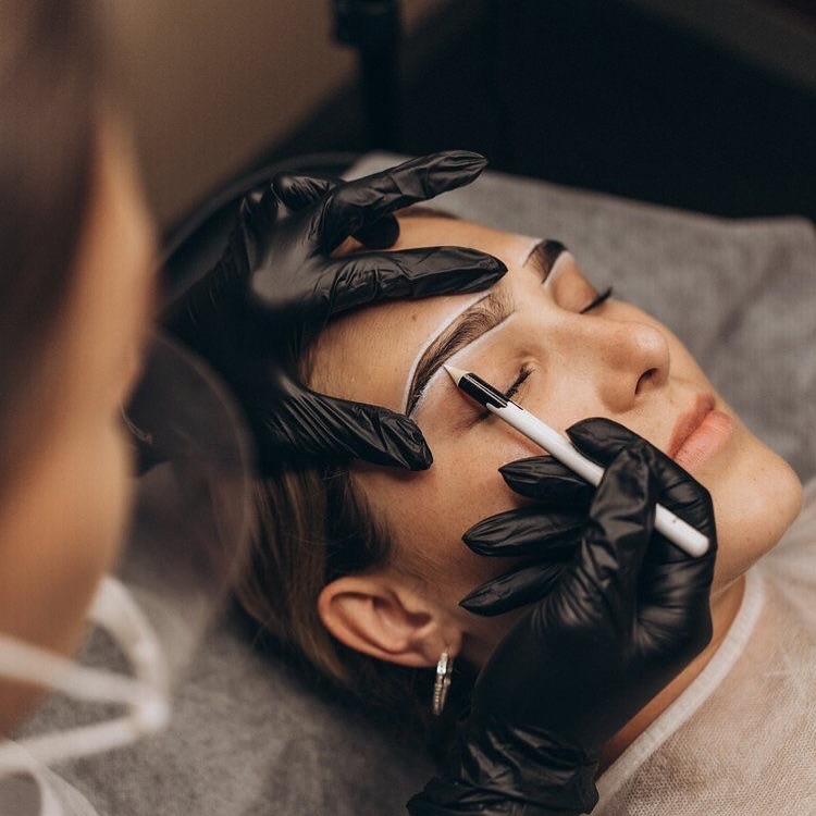 The right brows donโt just sit on your face, they shape, frame and structure it.