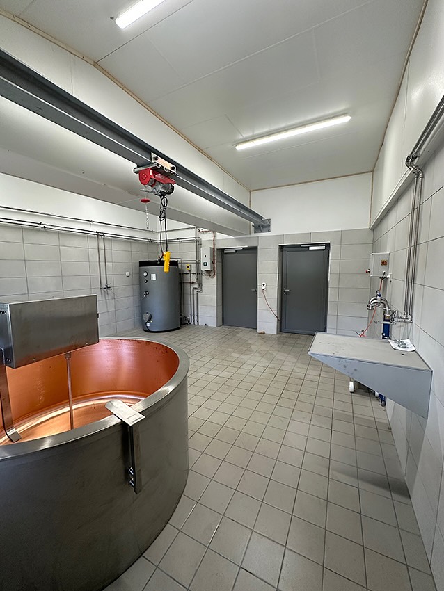 Ristrutturazione Alpe Piota - un progetto che assicura il futuro dell’attività alpestre con mucche da latte sul territorio del Patriziato di Gribbio 🐄🧀
Nuovi spazi per gli alpigiani, caseificio e cantina rinnovati, piazzali e carri di mungitura moderni, concimaia risanata, nuovi impianti elettrici e idrici.
Un passo decisivo per valorizzare il territorio e continuare una tradizione secolare.
#StudioGendotti #StudioGendottiSA #Airolo #AlpePiota #Gribbio #Acquedotto #VallePiumogna #ValPiumogna #Alpeggio #Pascolo #AlpiTicinesi #Agricoltura #Stalle #Caseifici #Alpeggi #CantineFormaggi #ProgettazioneRurale #Tradizione #Territorio #FormaggioDOP