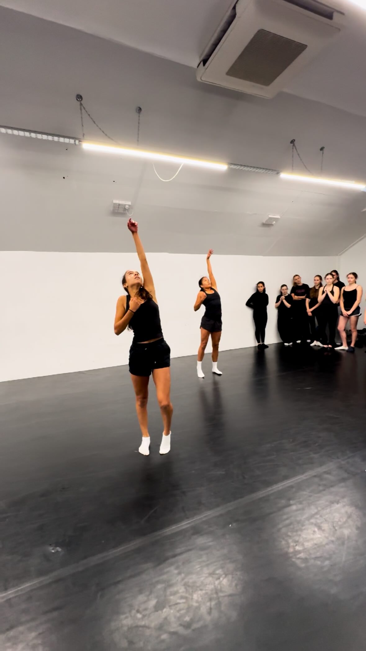 4 such gorgeous interpretations from Julia, Olivia, Rubi and Zara in contemporary with @annachoreography 🌟
•
•
#spiritydc #dance #training #londondance #TeamSpirit #danceteam #dancecompany #dancecompetition #competitivedance
#lovedance #london #jazz #lyrical #commerical