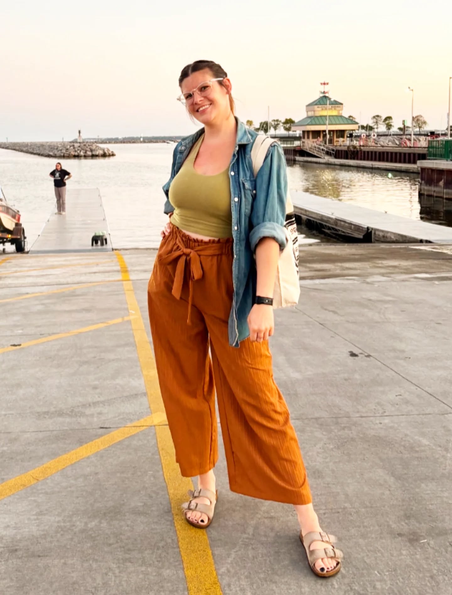 ✨ I'M ON A BOAT ✨
.
Took a little end-of-summer, employee ride out on Jennifer, our amazing boss's sparkly orange boat!
.
It feels like it's been a busy year full of doing... Not a whole lot.
Here's to grabbing more of life while it's in front of us - with the people who make us feel worth being around 🧡
.
.
.
@emilyesutrick @hotdish_yall @nessundormamke
#boatlife #milwaukee #mke #sunset #landmark