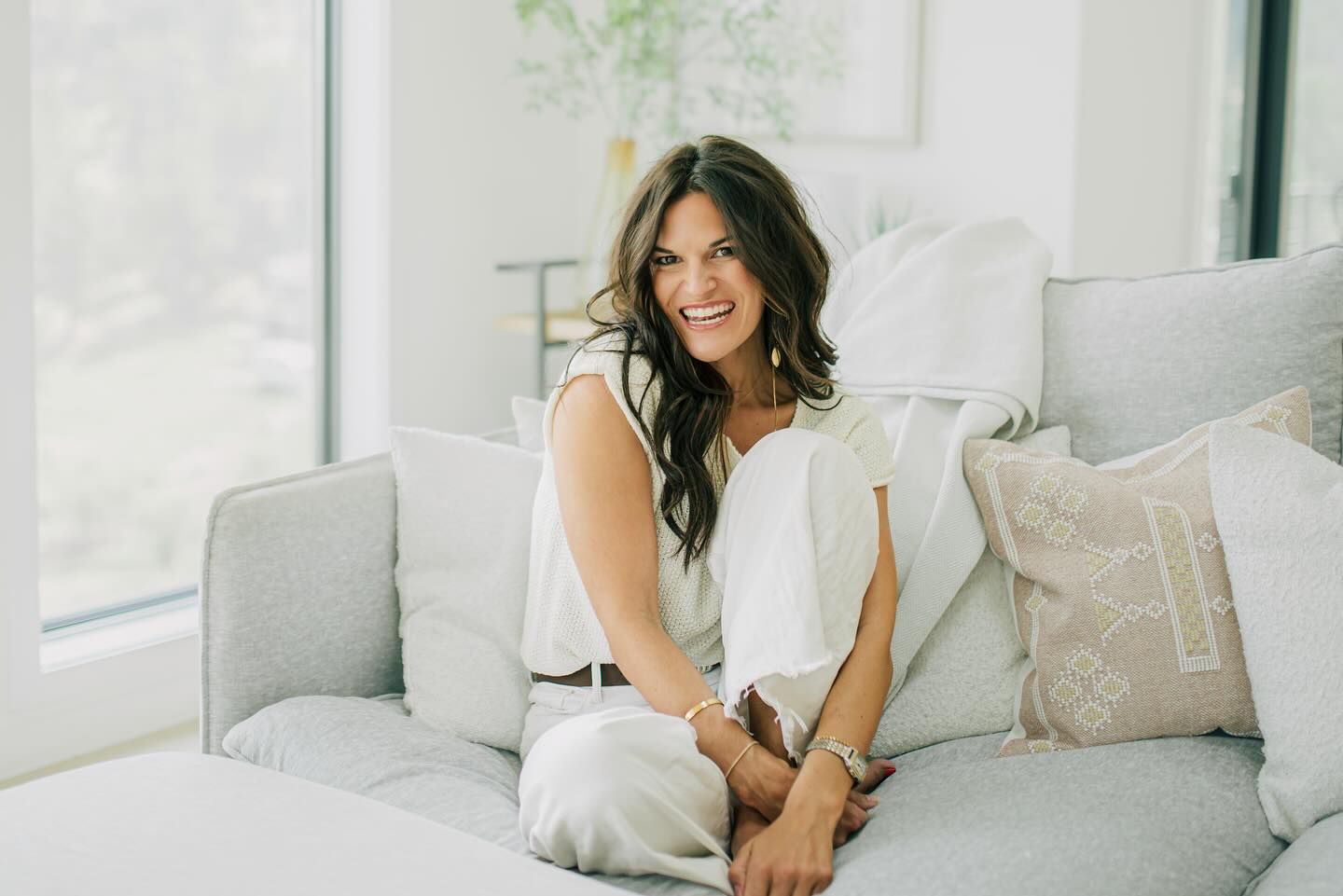 ✨ Pausing my Sunday vibes to share a few of my can’t-live-without daily staples lately ✨
These are the little rituals and products that are keeping me grounded, energized, and feeling like me.
☕️ Earl Grey tea + nutpod creamer
I swapped out my morning coffee back in January (my anxious girly + perimenopause-ish self couldn’t handle the caffeine spike anymore). Now I’m fully in my London Fog era thanks to @smithteamaker. Smooth, cozy, and no jitters.
⚡️ My vibration plate
Desk life = stagnant energy. Just 10 minutes a day on this thing gets my lymph moving, boosts circulation, and gives me that quick reset I didn’t know I needed. Total game-changer.
💊 NAD+ supplements
If you’ve been dragging energy-wise—same. My NAD+ has been a lifesaver. Think cellular energy support + stamina without the crash.
🛁 Serotonin Soak by @higherdose
Bath girl forever. This soak detoxes, calms my nervous system, and is packed with minerals + adaptogens that leave me floating in relaxation mode. A ritual I crave at night.
🍯 Honey mask (Trader Joe’s dupe!)
Obsessed. Honey is antibacterial + mega moisturizing, so it leaves my skin bouncy, bright, and hydrated. I’ve noticed real differences in texture + pigment with weekly use. Plus, TJ’s dupe makes it extra sweet.
✨ It’s the simple, consistent rituals that keep me steady right now. ✨
👉 Ask me for links 🔗 of these favs. I’m happy to share!!! 🫶🏽
#SundayVibesOnly #WellnessCommunity #CantLiveWithout #DailyFavorites #HolisticLiving #SimpleJoys