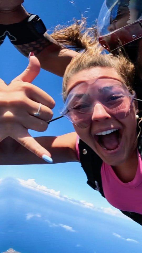 Catching smiles at 120mph 😁
#skydiving #hawaii #instagood #gopro #inspiration #adventure