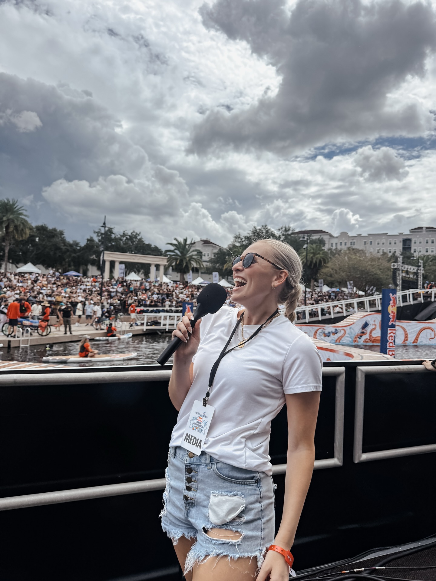 guess you could say it was a september to remember 🤍💍✨🎤
🎢 wild day at Red Bull Tandem Rolledcoaster with @stufftodoinorlando / @unationapp
🧘♀️ hot girl Pilates sessions with my besties at @hilifitnesssodo
❄️ recovery day at @rhw_orlandonona
🏃♀️ peak marathon training
🤒 got covid in 2025 (embarrassing tbh)
🤍 quality time with my family at @margaritavilleresortorlando
🎨 supported a friend with her new business @summerlgonzalez / @pocketfulofsunsigns
💍 oh yeah, guess we eloped !!! ily @jakemarch1