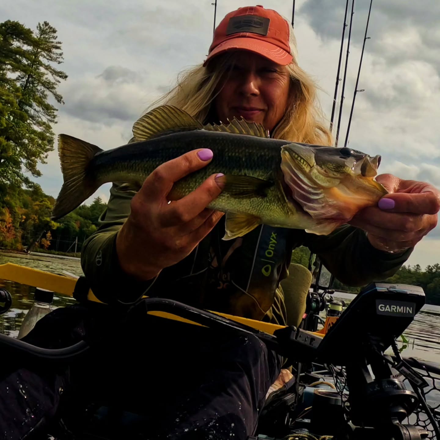 It's been a few weeks since being able to go out on the water and play. This was so much needed, what a beautiful day!
#FishNH #fishlove #fishingonthebrain #fishingobsession #bassfishing #largemouthbass #newhampshireoutdoors #getoutandplay #hobiefishing #kayakfishing #ladiesslay #jigsandbigs #onyxoutdoors
