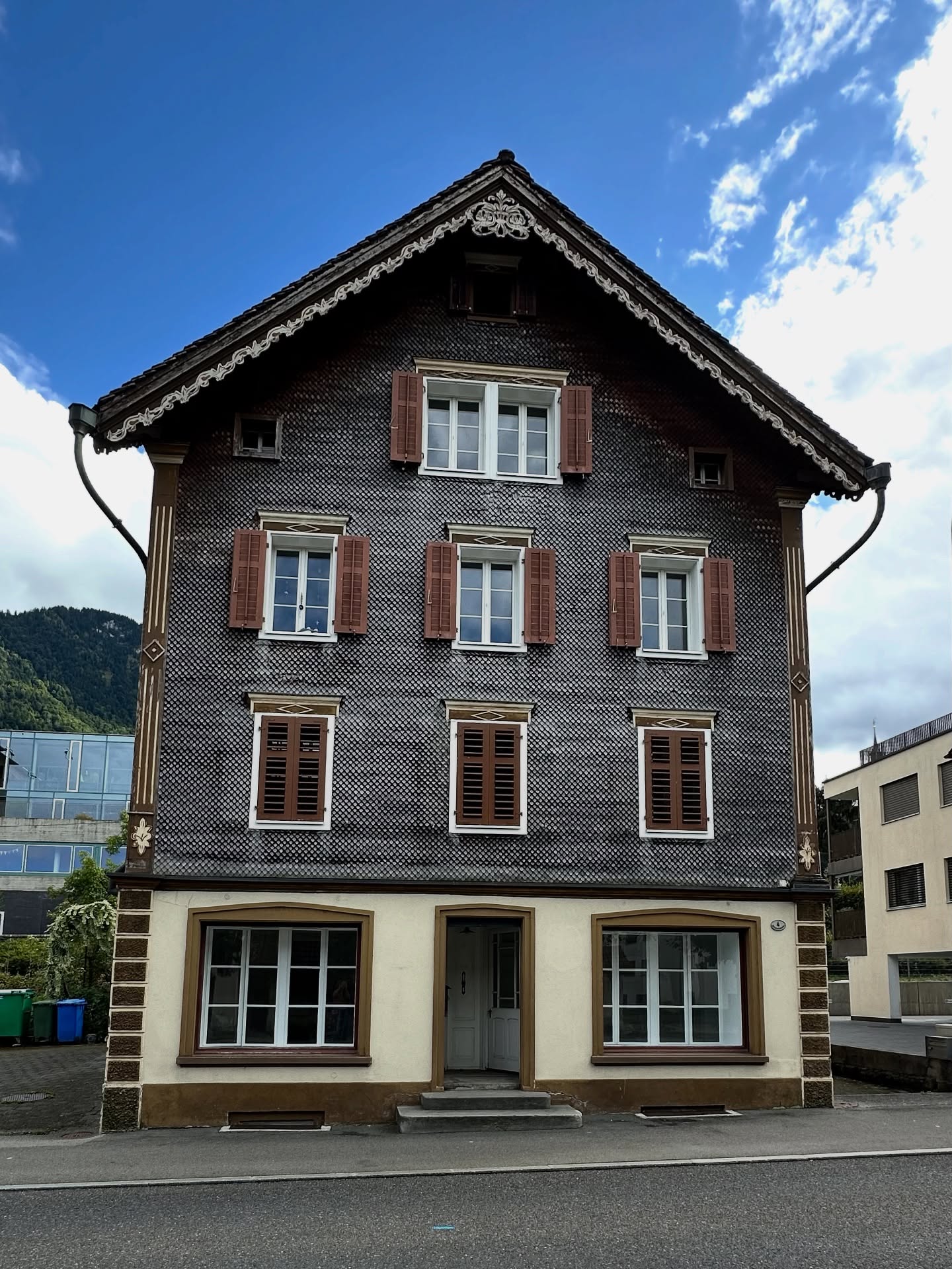 An meinen lieben Laden:
❣️✨Ich wünsche mir, dass aus dieser „Officina“ viele kreative Projekte entstehen, die Freude bringen – durch Zusammenarbeit, Lernen und Kreativität.
Und dass hier immer ein kleiner Funke Lebensfreude überspringt, der alle, die vorbeischauen, beim Rausgehen ein bisschen leichter macht.✨❣️