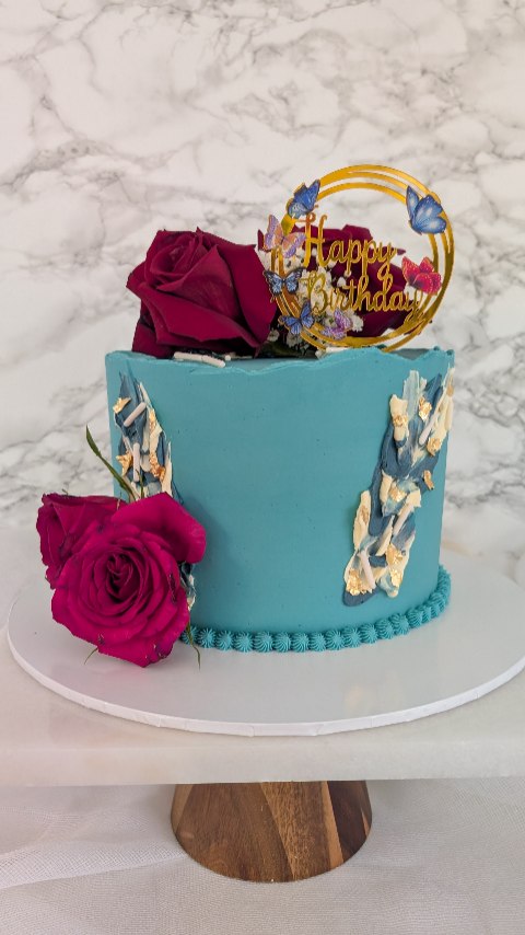 “When a Sweet 16 calls for elegance"
An elegant centerpiece for a milestone celebration ✨ This bespoke teal creation was designed for a Sweet 16, featuring deep red roses, delicate buttercream textures with touches of gold, and a whimsical “Happy Birthday” topper adorned with butterflies.
Inside, our crowd-favorite white chocolate & raspberry flavor made the celebration just as delightful on the inside as it was on the outside. 🌹💙🦋
Whether it’s a milestone birthday, wedding, or intimate gathering, we love bringing visions to life through cake artistry. Tell us—what’s your dream cake design? 💭🍰
#Sweet16 #ElegantCakes #cakedesign #WhiteChocolateRaspberry #celebrationinstyle #brightonbaker
#brightonfoodies #brightonbaker
#brightonfood #birthdayvibes❤️ #CakesOfInstagram #CakeGoals #brightoncakes #brightonuk