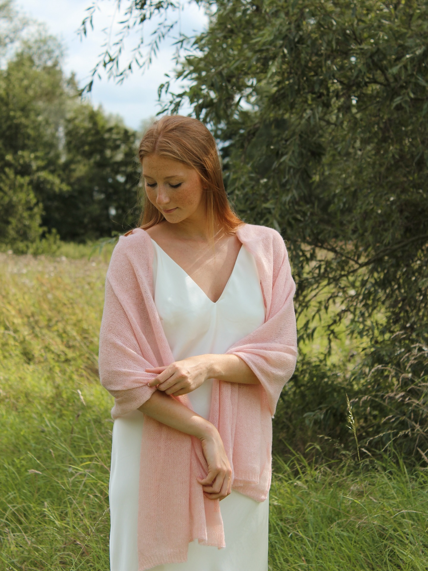 Meet Giselle 💕 our beautiful weddingguest scarf.
The perfect addition to every outfit.
Available in 20 colors!
#bridalinspo #weddinginspiration #weddingguestdress #ootd #bridal #weddingguest #knitwear #knitweardesigner #bridalinspo #ootd