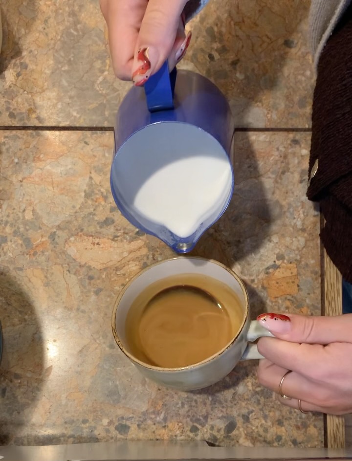 Mondays can get a bit better with a @ryebaycoffeeco coffee…☀️
Today we’re using our Pedron Virtuoso as the base for espresso. This versatile blend shines in every brew method—whether you’re pulling a rich, velvety shot of espresso on the go, or taking a slower moment with a smooth cup from the cafetière☕️
It’s even better with Free Local Delivery straight to your door, just visit the link in our bio 🔗