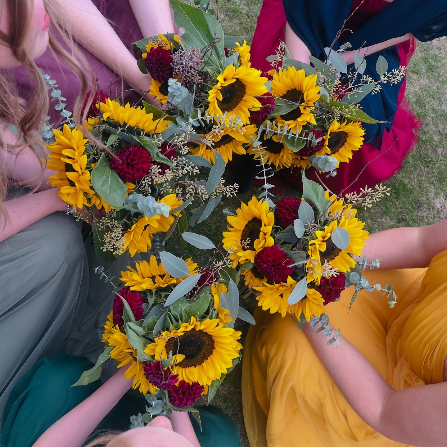 Wedding vibes #autumndays #love #sunflowerbouquet