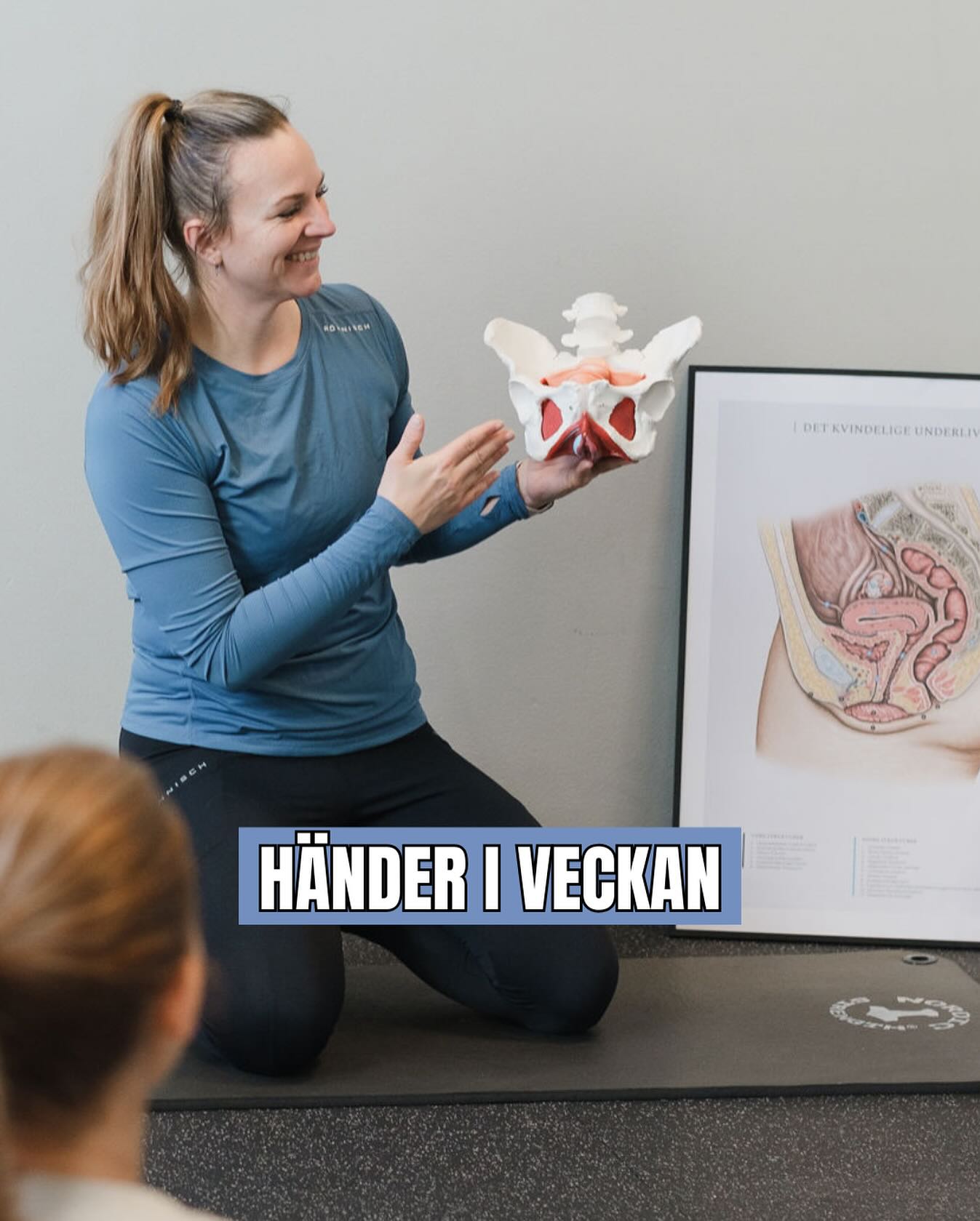 HÄNDER I VECKAN
- inlägget innehåller reklam för egen verksamhet -
Jag älskar verkligen måndagar! Det känns alltid som en nystart för mig! Kliver in i veckan med en glädje och en stolthet efter helgens bedrift där jag sprang milen i Rosa Bandet loppet, heja mig 🏃♀️➡️ 💪🏽
Vad gör du i veckan? Ses vi något?
Den här veckan startar intensivt och håller sig kvar där, kolla bara:
🔹MÅNDAG
▪️Frukostevent med @polarnopyret - jag har bjudit in 40 av mina mammor till event!
▪️Platserna till Bootcamp okt/nov i @studioq.sthlm släpps kl. 9.00 - in och boka via länken i bion!
▪️Aktiv Barnvagnspromenad kl. 10.00 med där vi får sällskap av @annasovsagott
▪️Träning med @asabea
▪️Stark Mamma 2 & 3 i studion
🏃♀️Promenad 5km
🔹TISDAG
▪️Stark Kvinna kl. 9.30, vår nyaste grupp där vi går igenom baslyften, workshop & workout 💪🏽
▪️Stark Mamma 1, 2, 3, 4 - från 10.30 till 15.00
▪️Gravidstark 17.15 - boka in dig till nästa omgång!
🏋️♀️ Ett kort corepass från min “28 days challenge” - häng med du också, kolla bion för mer info!
🔹ONSDAG
▪️Vattengympa på @sturebadet kl. 7.00
▪️Frukost med mig själv och admin vid datorn
▪️Stark Mamma 2 & 3
🏋️♀️ Helkroppspass efter vattengympan
🔹TORSDAG
▪️Fysen kl. 7.00
▪️PT 8.30
▪️Stark Kvinna kl. 9.30, styrketräning med barn
▪️Stark Mamma 1, 2, 3, 4 - från 10.30 till 15.00
🏃♀️Kort promenad efter jobbet, måste komma ut
🔹FREDAG
▪️PT klienter i studion, från 8.00-11.00
▪️Stark Mamma - privat träningsgrupp, bästa sättet att umgås på!
🔹LÖR/SÖN
▪️Ska bara försöka vila och ta hand om mig själv
🏃♀️ Någon typ av löpning blir det