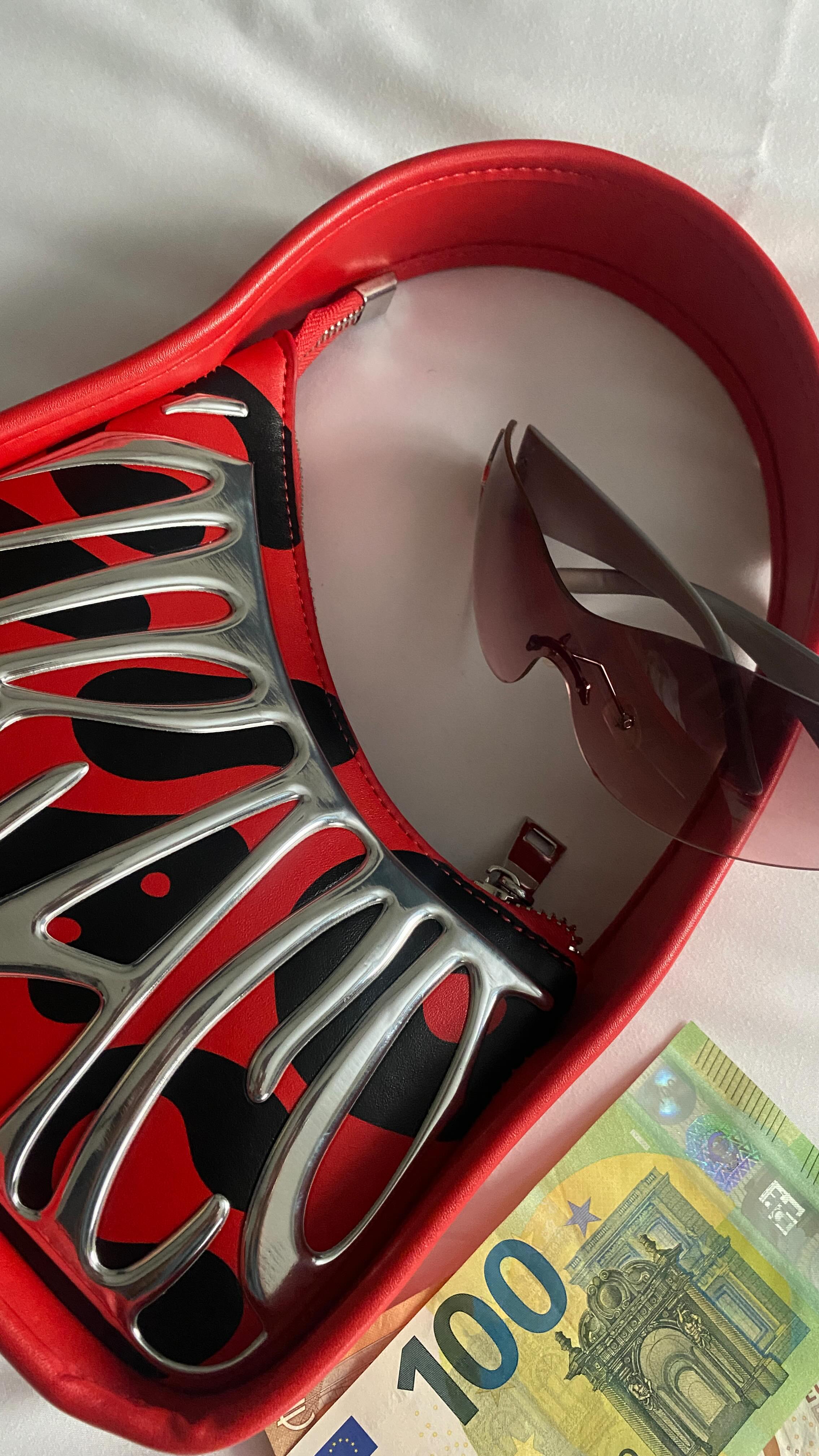 my first (and very unserious) fit check loll 🇫🇷❤️🔥
me talking in front of the camera? it’s giving i should do more of these? or is it just paris?! 🤣 fit deets pinned in the comments 💥