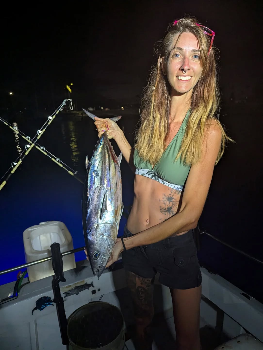 Tonight's evening trip got some Aku action!
For charters check out:
Gofishoahu.com
#hanapaa #freshfish #aku #deckhand #fishingfordinner #fishtacos #bakedfish #ceviche #poke #sahimi #trolling #pelagicfishing #fishingbooker #haleiwafishingcharter #haleiwa #hawaii #fishingkids #hawaiifishingcharter #oahufishing #oahu #dinnerfish #livetofish #captainmatt #lines #lures #rods #reels #polebender #luckylasshaleiwacharters #gofishoahu