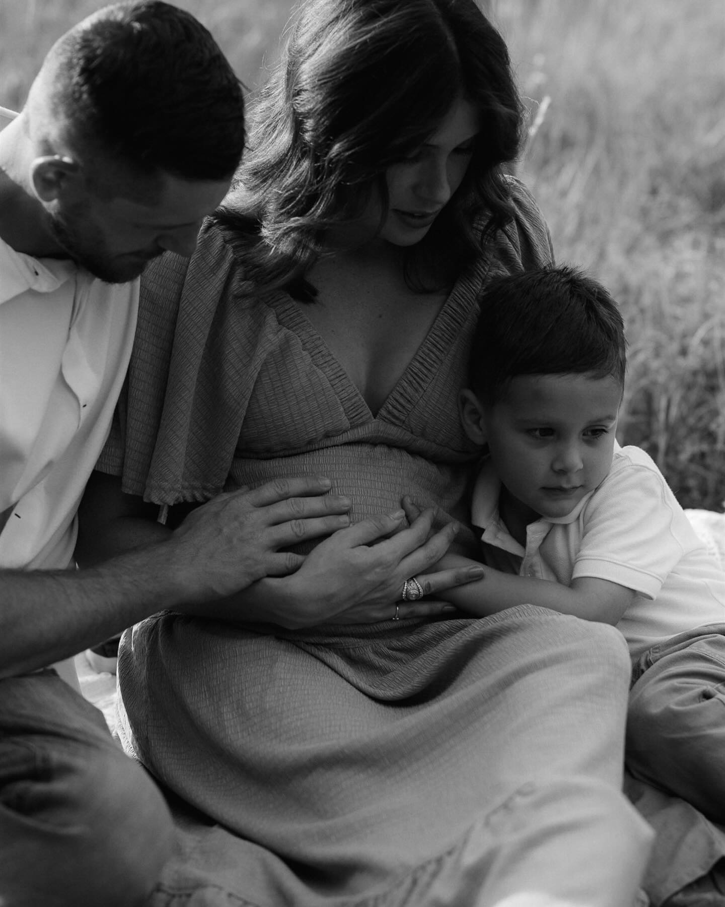 holding this maternity session close to my heart as this wild & boisterous big brother reminded me so much of my own little boy 😭 I adore getting to know your littles through sessions & document as much as I can about their personality in this season of life 🤎
.
#sanantoniomaternityphotographer #maternityportraits #sanantoniofamilyphotographer #sanantonionewbornphotographer #alamoheightsmoms #stoneoakmoms #bulverdemoms #boernemoms