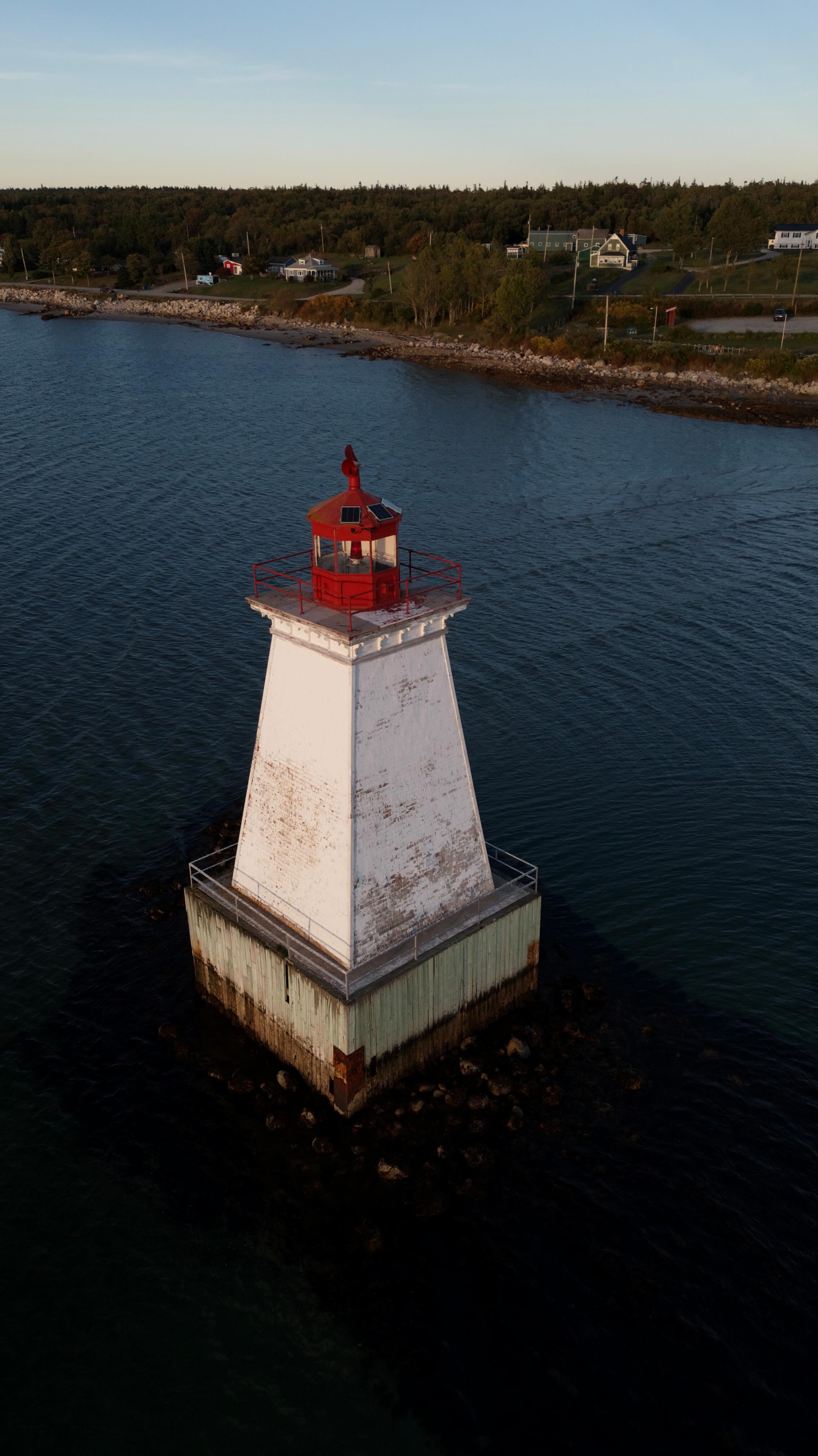 Perched at the edge of a sand spit, Sandy Point Lighthouse has watched over Shelburne Harbour since 1873. At low tide, you can walk across the ocean floor to reach it; the same shifting sands that once made this light a lifesaver for passing sailors 🤍
#novascotia#ns#novascotiaphotographer#eastcoast#lighthouse#drone#dji#droneshot#landscape#landscapephotography#coast#coastal#shore#nautical#canada#shelburne#sandypoint