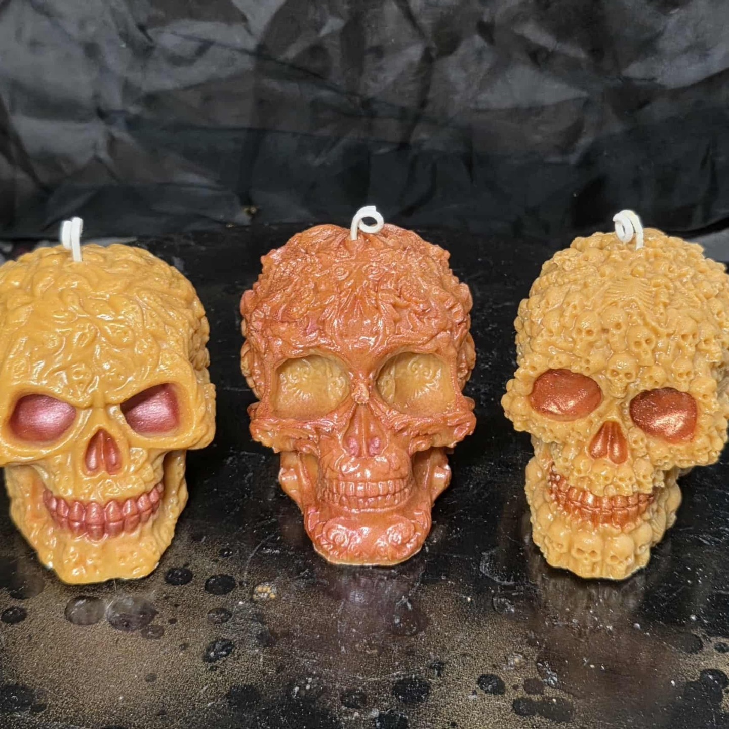 Deep and sultry, Dragon's Blood is a spicy floral-citrus scent that starts with mulled orange leading into a floral arrangement of geranium, rose and lily ending with a spicy blend of vanilla musk, clove and dry patchouli.
#candles #skull #justforthesmellofit #melmadescents #Halloween