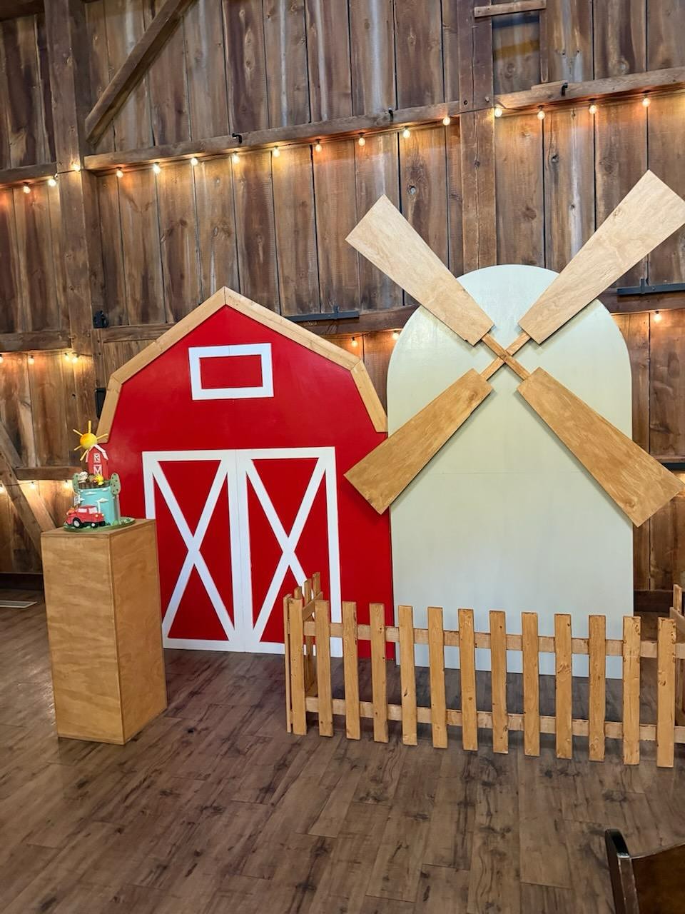 Hay there, party animals! Chick this rental out! 🐥🚜 #hoosiergrovebarn #rental #eventvenue #farmtheme