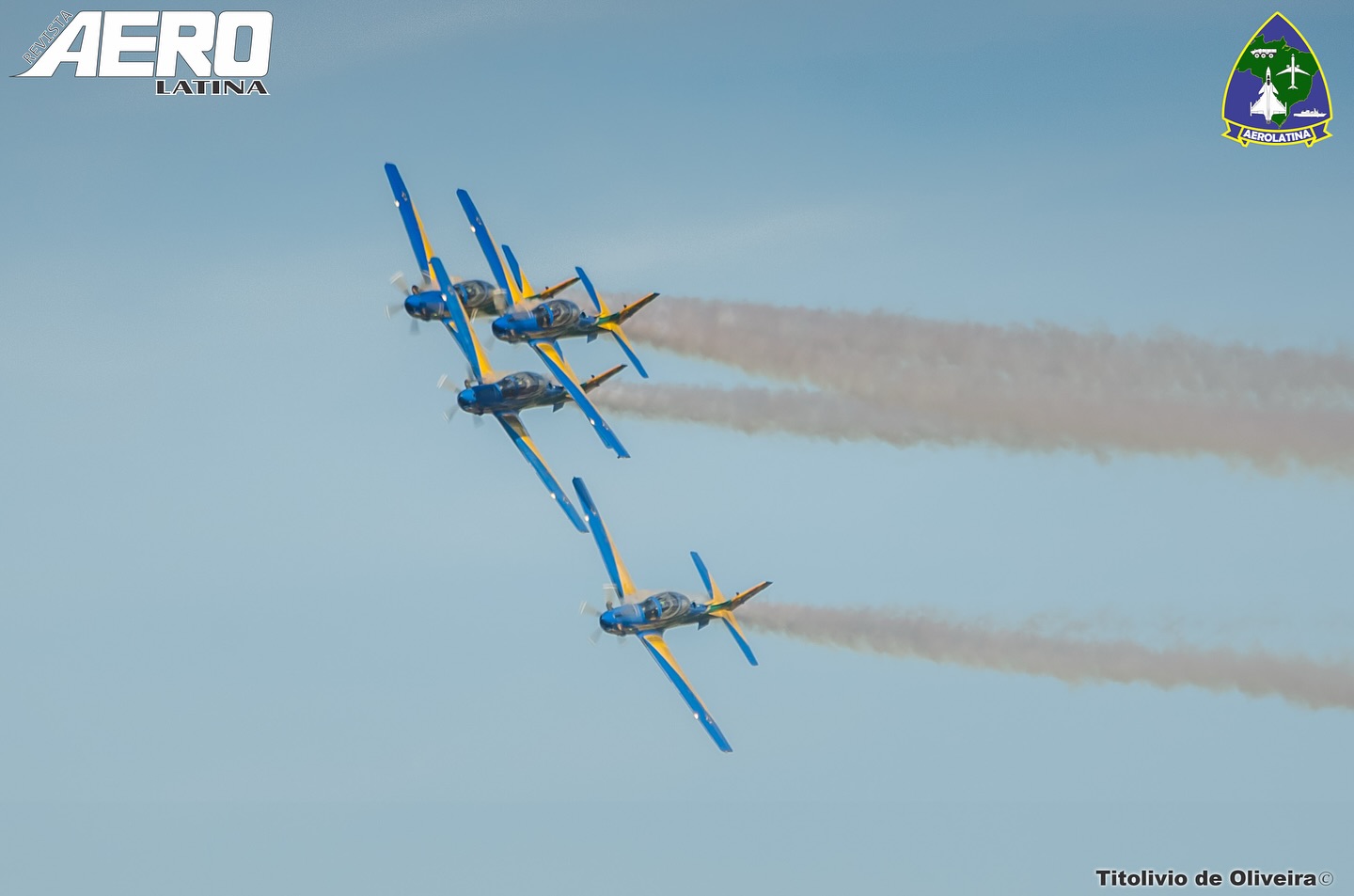 Esquadrilha da Fumaça nos céus de São Paulo!
A Esquadrilha da Fumaça estará presente no Portões Abertos do PAMA-SP, estão previstos dois sobrevoos com quatro aeronaves, um pela manhã e outro no final do evento!