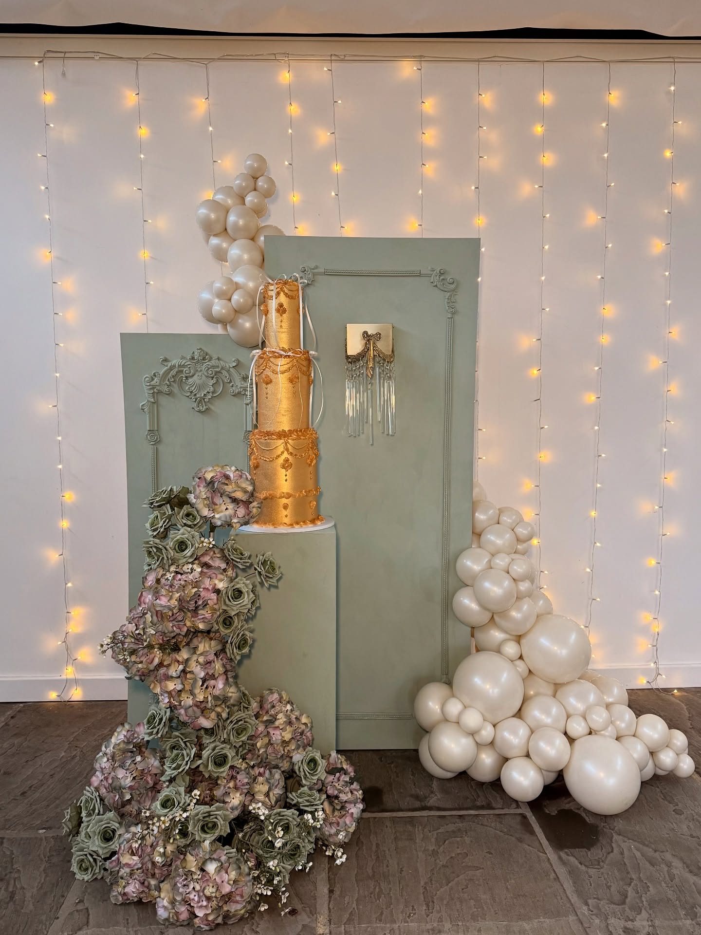 ~ The Gold Events: Create Magic ~
Such a pleasure to be a part of our beautiful friend’s book launch on Friday evening providing this shimmering gold showstopper 🤍
Congratulations Sophie @_thegoldevents - our inspiration & role model 🫶🏻
#norfolkweddings #weddingcakesnorfolk #vintageweddingcake #weddingstylingideas #museeventsbygl #vintagecakes #lambethcake #lambeth
#eventstylist #balloonartist #cakedesign #cakedesigner #balloondecor #norwichcakes #eventstyling #balloonsnorfolk #alessoninluxury #balloondecor