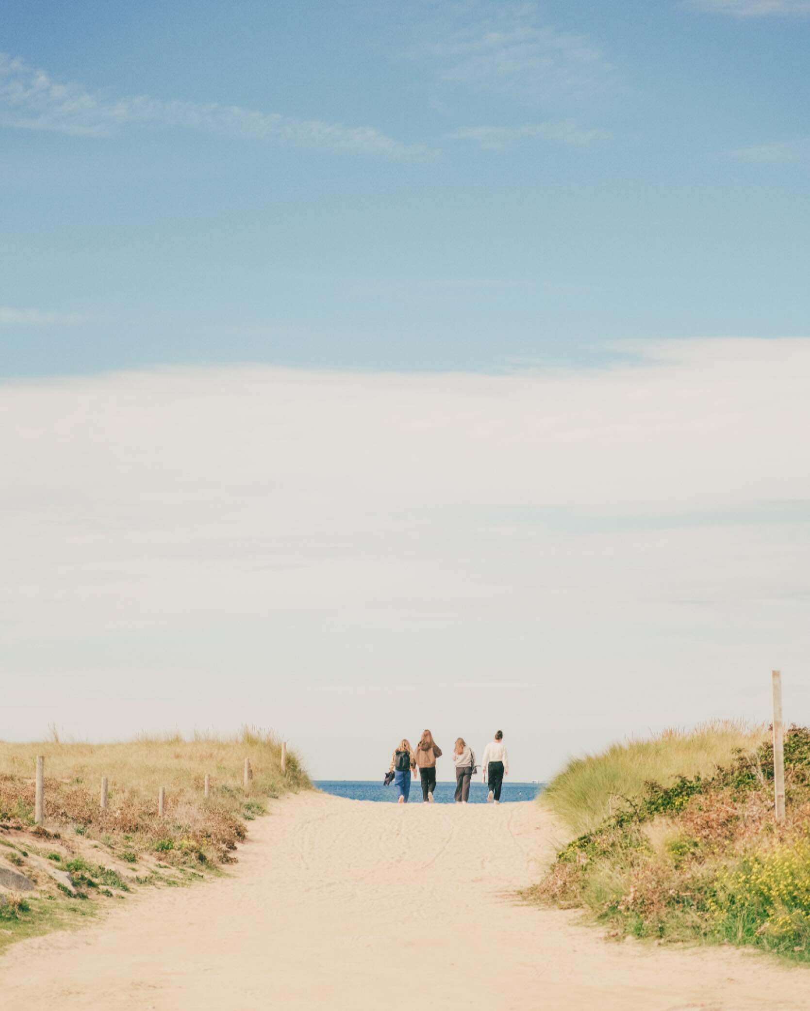 Qui a dit que l’été était fini ?
#plage #eteindien #noirmoutier #dune #sable #iledenoirmoutier #vendee #ete
#laoujevais #photodevoyage #lifestyle