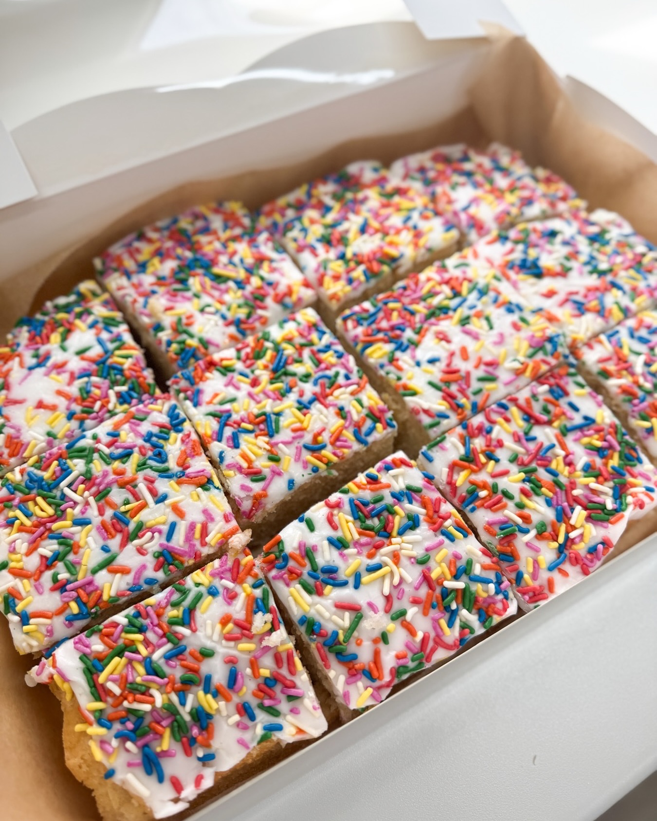 Secret menu item ๐
Just drop me an enquiry to order a FULL or HALF tray of old school sprinkle cake
Available in vanilla, strawberry and chocolate ๐ฎโ๐จ๐
FULL tray of 12 big chunks ยฃ28
HALF tray of 6 big chunks ยฃ15