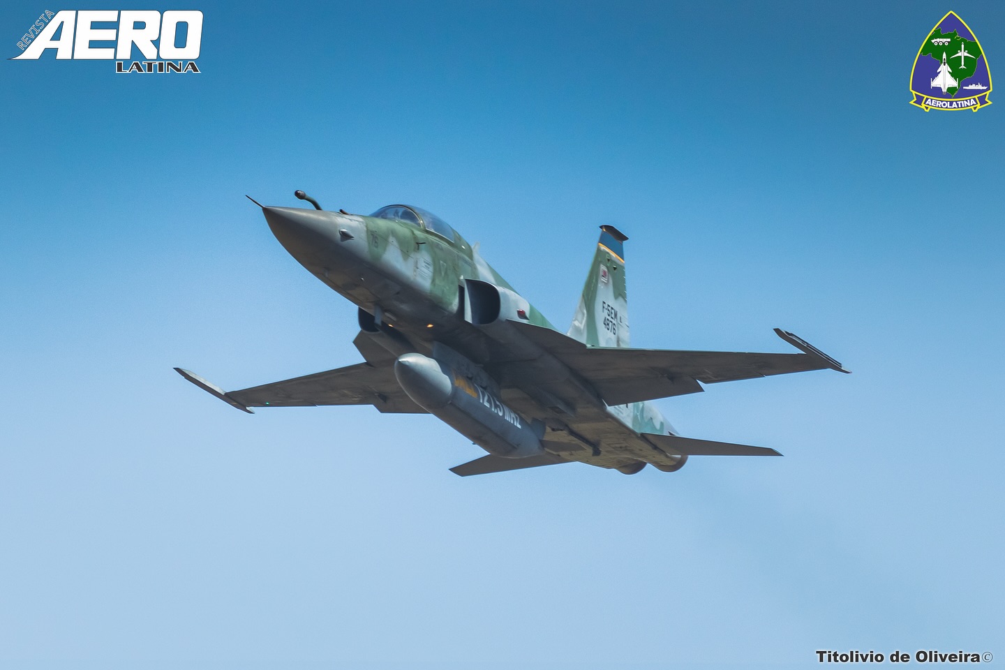 O “Tigre” vai rugir neste domingo em São Paulo!
Uma das atrações militares confirmada para o Portões Abertos do PAMA-SP, o caça F-5M usado na defesa do espaço aéreo brasileiro irá fazer muito barulho na capital paulista abrindo as atividades aérea no evento com passagens a partir das 9:00h da manhã!