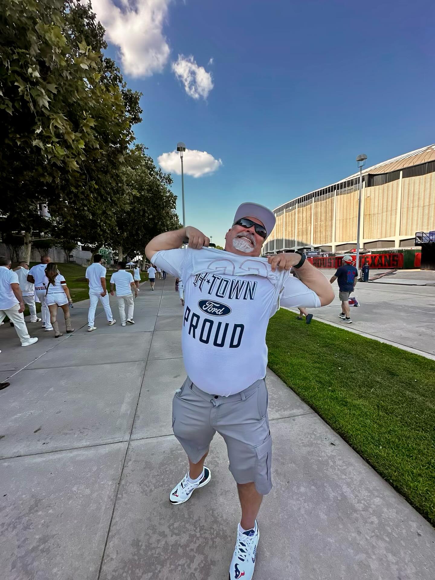 H-Town Proud ‼️
FORD FAMILY TEXANS EXPERIENCE
Get Your Free Shirt At NRG Stadium::
📍 Section 112 + 132
📍 Section 326
📍 Section 524 + 550
Learn More 👉 myVIPlife.com