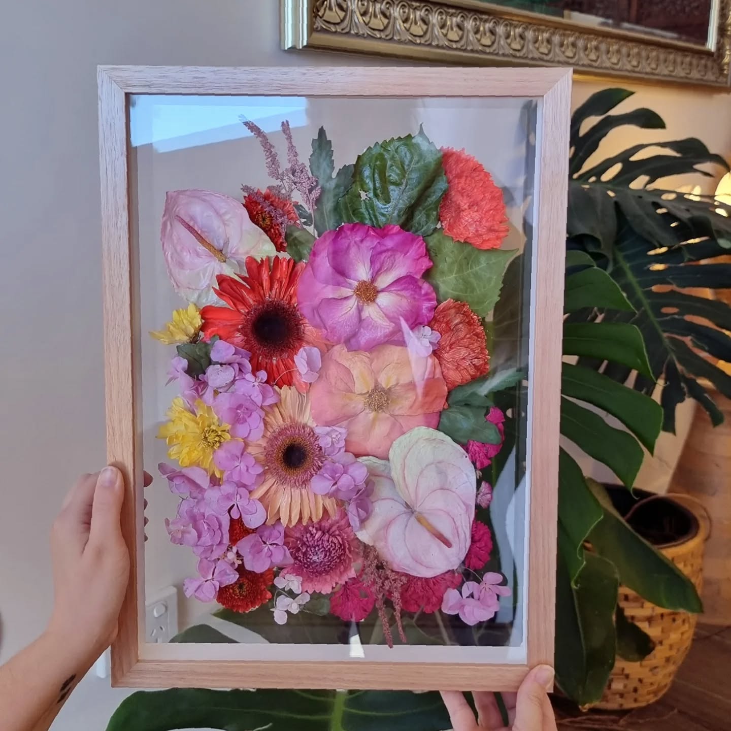 Florals, but make them forever 🤭🌸
📍Australia Wide Preservation Studio
🫶 Last minute availability- just ask.