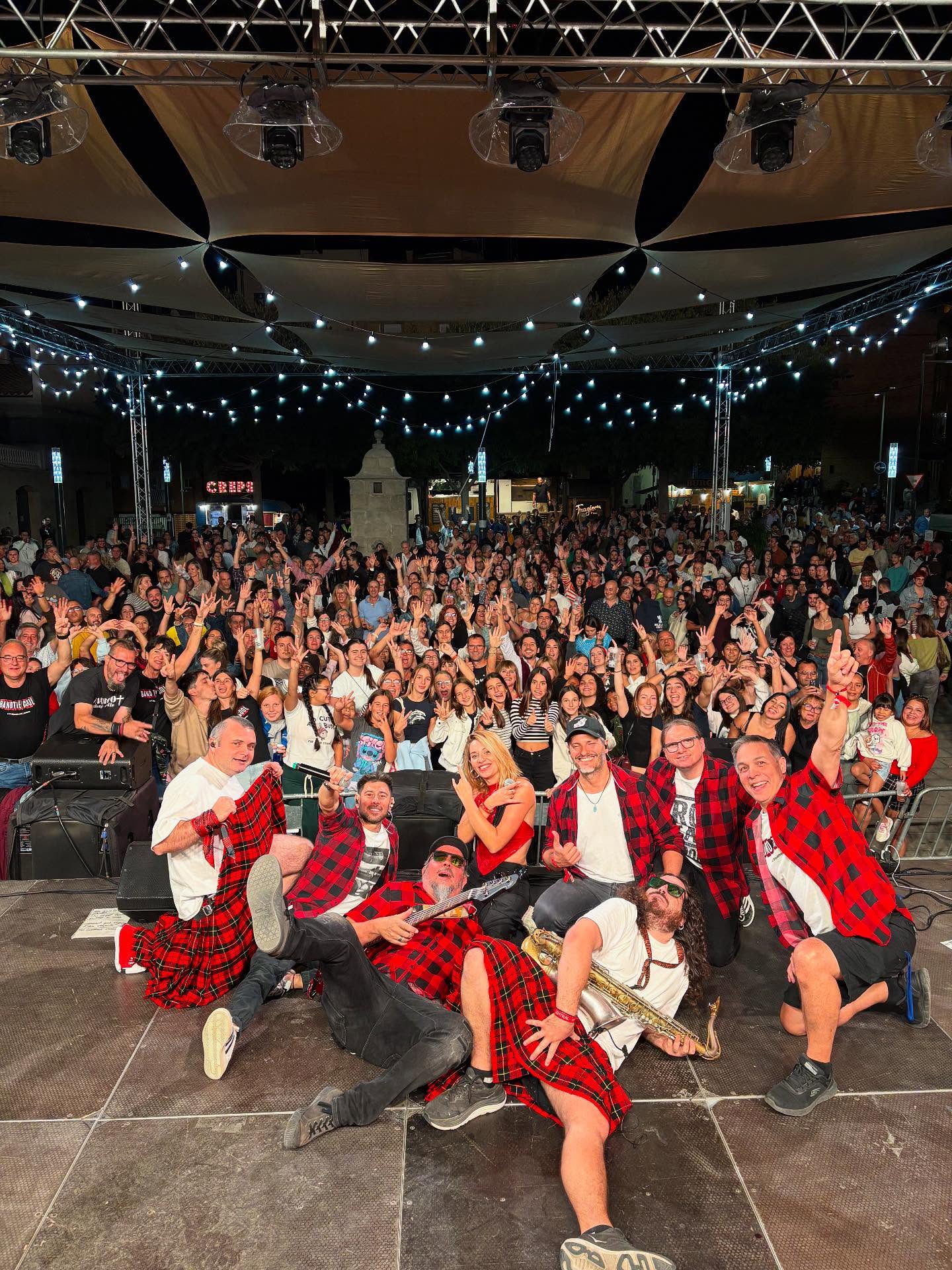⭐️LLEIDA⭐️
Aquest cap de setmana vam estar a les Festes de la Tardor de Lleida i quina passada!!!! 😍✨ un plaer poder repetir a la festa major de Sant Miquel amb un públic entregat i agraït des del primer moment 👏🏼❤️ Amb aquesta energia i adrenalina és impossible no gaudir-ho al màxim 🚀 Mil gràcies a tots els qui ens vau acompanyar, a l'organització @la_traca_events @festeslleida i a @ajuntamentdelleida per fer-ho possible i convertir-ho en una nit inoblidable 🫶🏼 us estimem família 💫 @labonaparty