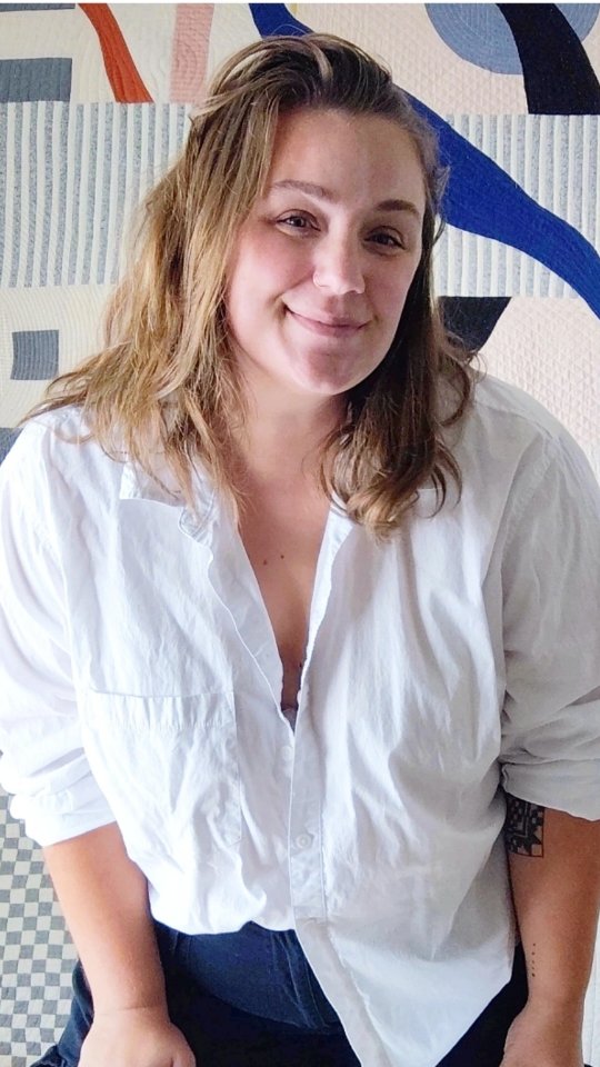 We're all just humans and not everyone is going to like your quilt 🤷🏼♀️
Feedback is a really important part of my quilting journey and some is extremely valuable, but some needs to roll off your back... especially as a modern quilter in traditional quilting spaces.
🌱
❓What can I learn from this critique, though?
💡That when I'm going SO FAR OUT OF MY WAY to implement improv curve piecing, that the quilting/finishing matters in preserving that appearance to make sure that it won't be mistaken for applique.
.
.
.
#improvquilting #quilting #modernquilting