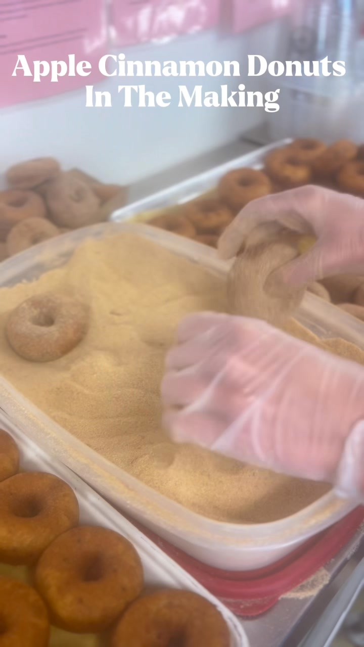 Golden, warm, and oh-so-delicious 🍩✨ Our freshly made donuts are the ultimate fall indulgence — crisp on the outside, soft on the inside, and perfectly sweet. Pair one with your favorite coffee or iced lattee. It's the perfect way to kick off the weeekend.
Come treat yourself before our fall season ends! 🍂☕
📅 Thursday - Sunday
⏰ 10AM - 5PM
📍 16727 Airport Rd, Clinton