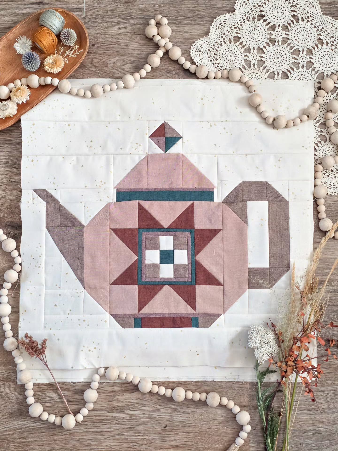 Anyone else have the song I'm a little teapot playing in their head on repeat while making this block? 🙋♀️
We're wrapping up Week 4 of the Sweater Weather Sampler and it's been so fun to see all these Collective Kettles popping up 🥰
* * * * * * * * * * * * * * * *
Week 4 Block: Collective Kettle designed by @remivailstudio
🍂 It's not too late to join us! Sign up at the link in my bio and sew along with us! 🍂
Be sure to check out the other designers!
* Abby @abbymaed
* Dana @carnelianquilting
* Ann @craftymoose_quilts
* Kristina @creamcitystudio
* Emily @patchworkrevivalstudios
* Megan @quiltscoutsofamerica
* Tamara @remivailstudio
* Rachel @sewjoyfulstudio
#SweaterWeatherSampler2025 #ninepatchquiltcollective #fallquilt #autumnquilt #samplerquilt #sewalong #quiltalong #quiltsampler #freequiltblock #modernquilter #modernquilting #modernquilt #quiltingfun #quiltstagram #quilts #quiltyfriends #quiltsofinstagram #pnwmaker #pnwquilter #oregonmaker #oregonquilter #eugenemaker #eugenequilter #heckyessewco