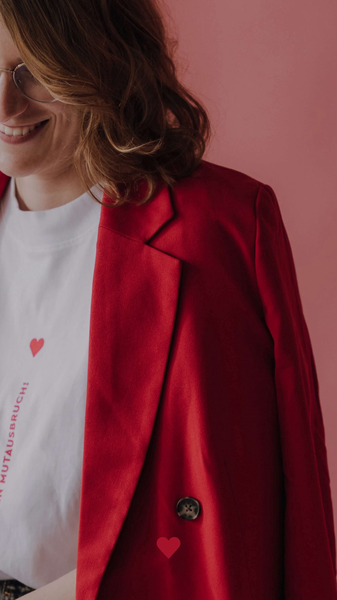 Eines der schönsten Dinge an meinem Job?
Die Abwechslung. Unterschiedliche Menschen, Unternehmen, Branchen – und jedes Projekt mit seiner eigenen Geschichte.
Ich bin Nina und ich mache Marken sichtbar. Von der Idee bis zum fertigen Auftritt, online wie offline. 🔥
Wenn du Lust hast, mehr Einblicke in meine bunte Welt zu bekommen: Dann folg mir hier. Es warten echtes Agenturleben – und jede Menge Mutausbrüche. ✨
#zeitfüreinenmutausbruch #bleibmutig #branding #markenaufbau #werbeagentur