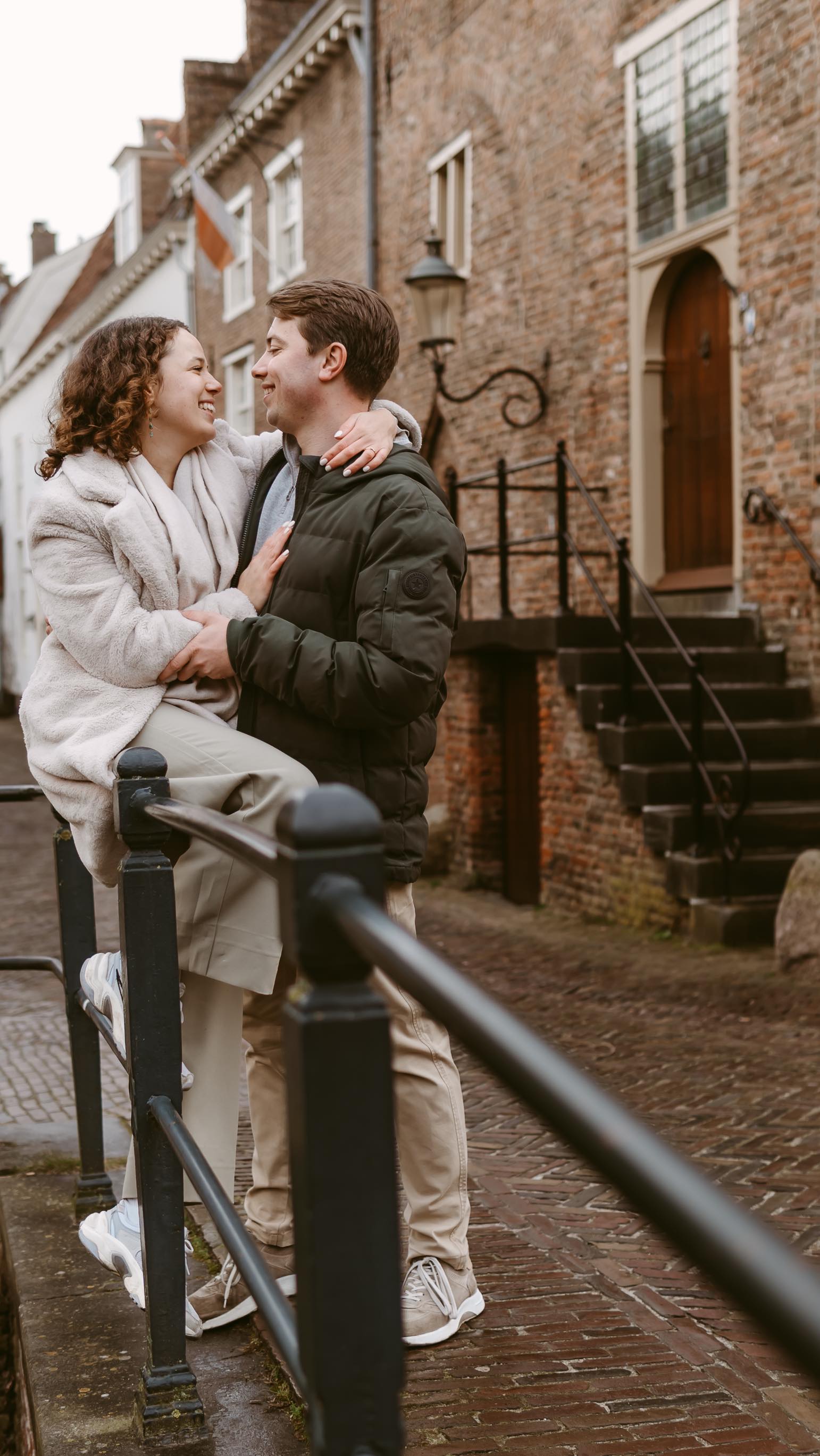 Hi! Instagram voelt als een spelletje, een spelletje waarbij winnen eigenlijk nooit de uitkomst is. Maar nu ik je aandacht toch heb: kijk even mee wat ik allemaal doe!
Volg voor meer mooie fotoavonturen! 📸🤎✨