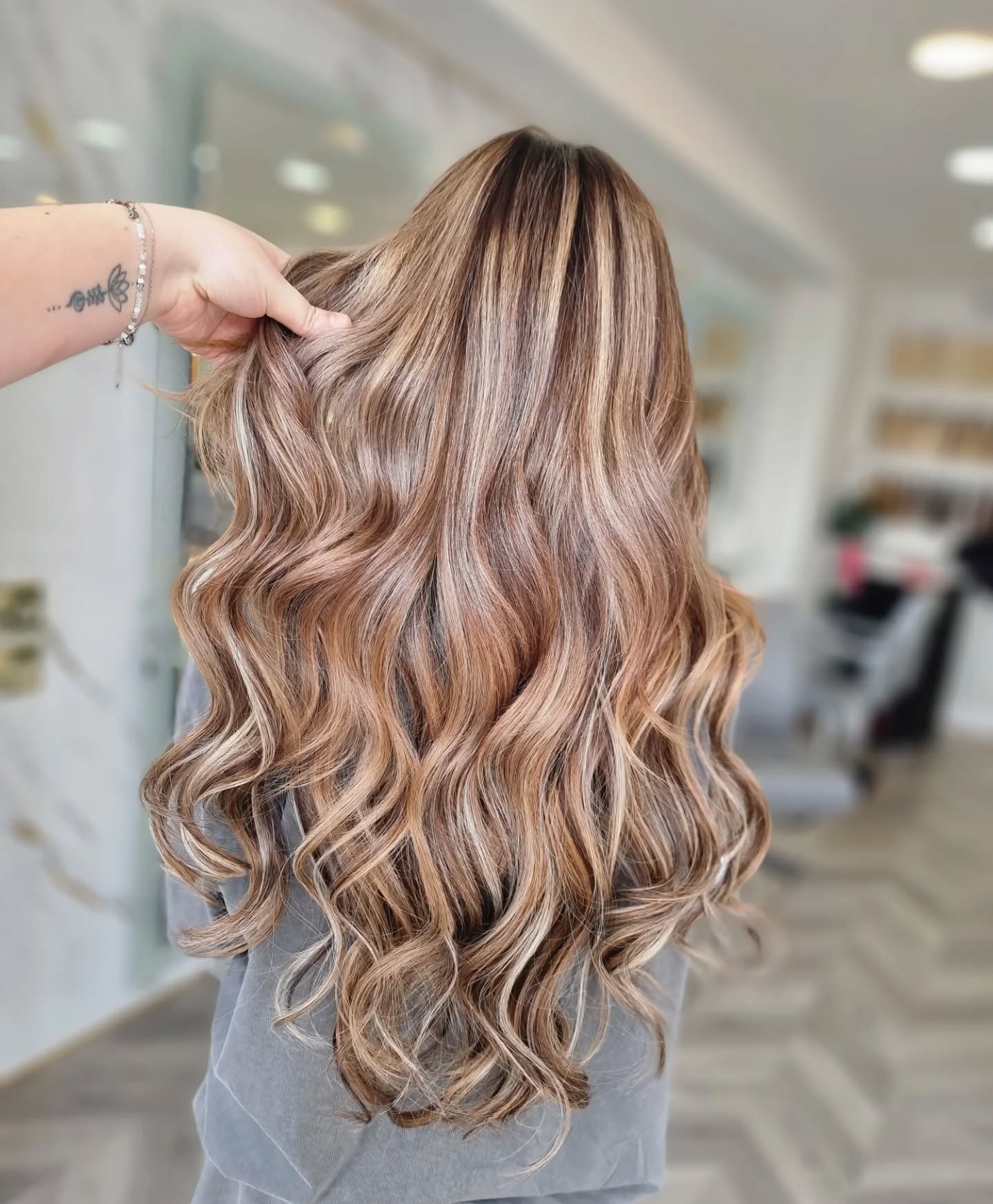 It's been a few months and now we are here with 9 weeks to the wedding!✨️ Gorgeous multitonal balayage , now we've added 150g of @remicachet tape ins. It's so exciting to see your end goal come to life😍
.
.
.
.
#bespokebalayage #softbigcurls #manchestersalon #eccleshairextensions #remicachettapes #multitonalbalayage