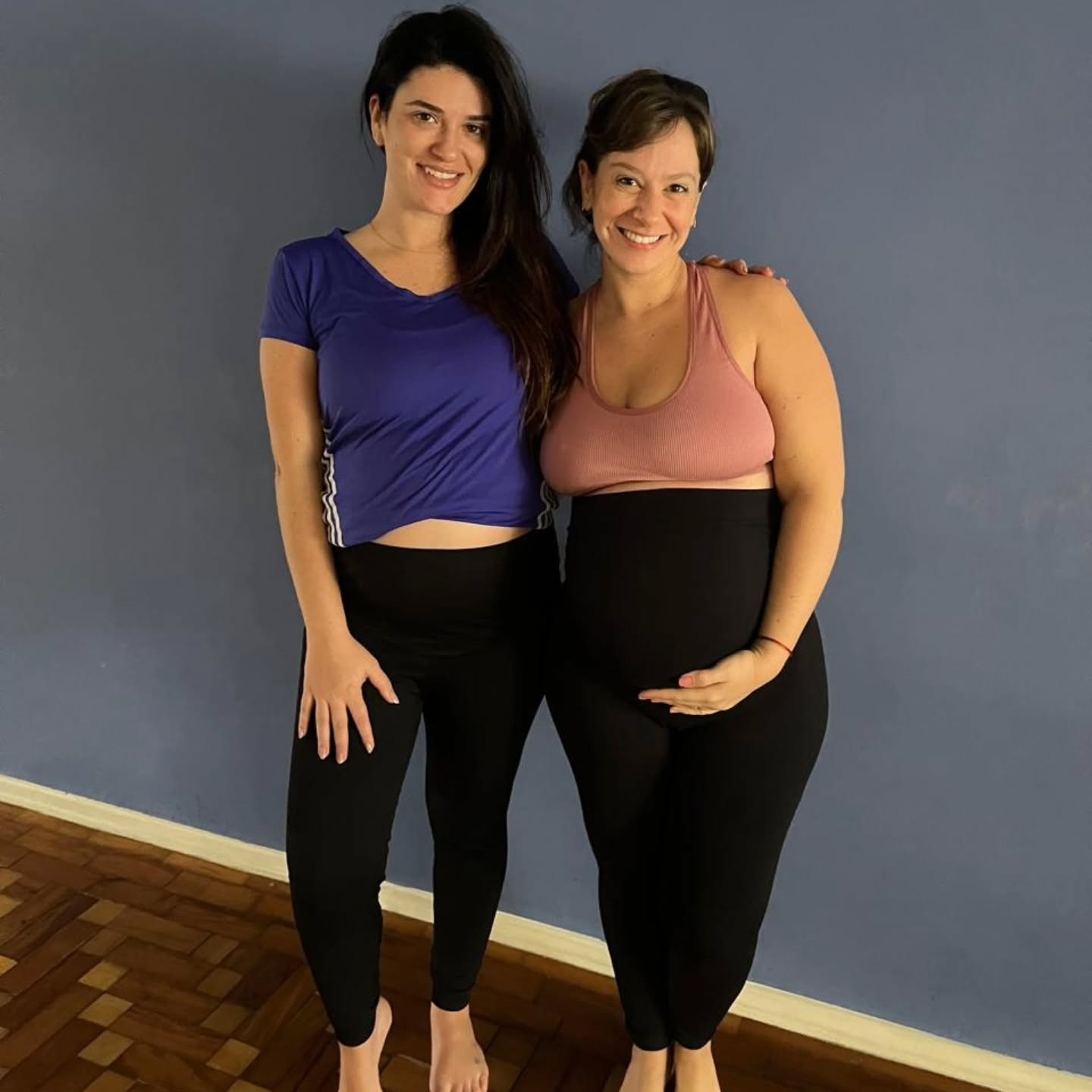 Yoga para Gestantes na Casa Lume – Unidade Brooklin.
Um momento absurdamente especial como este da gestação inspira um espaço de cuidado, acolhimento e movimento consciente para manutençãoda saúde e harmonia entre corpo/mente. As práticas em grupo para gestantes são suaves, adaptadas e focadas no bem-estar da mãe e do bebê, trazendo mais leveza, presença e equilíbrio durante a gestação.
Namastê! 🙏