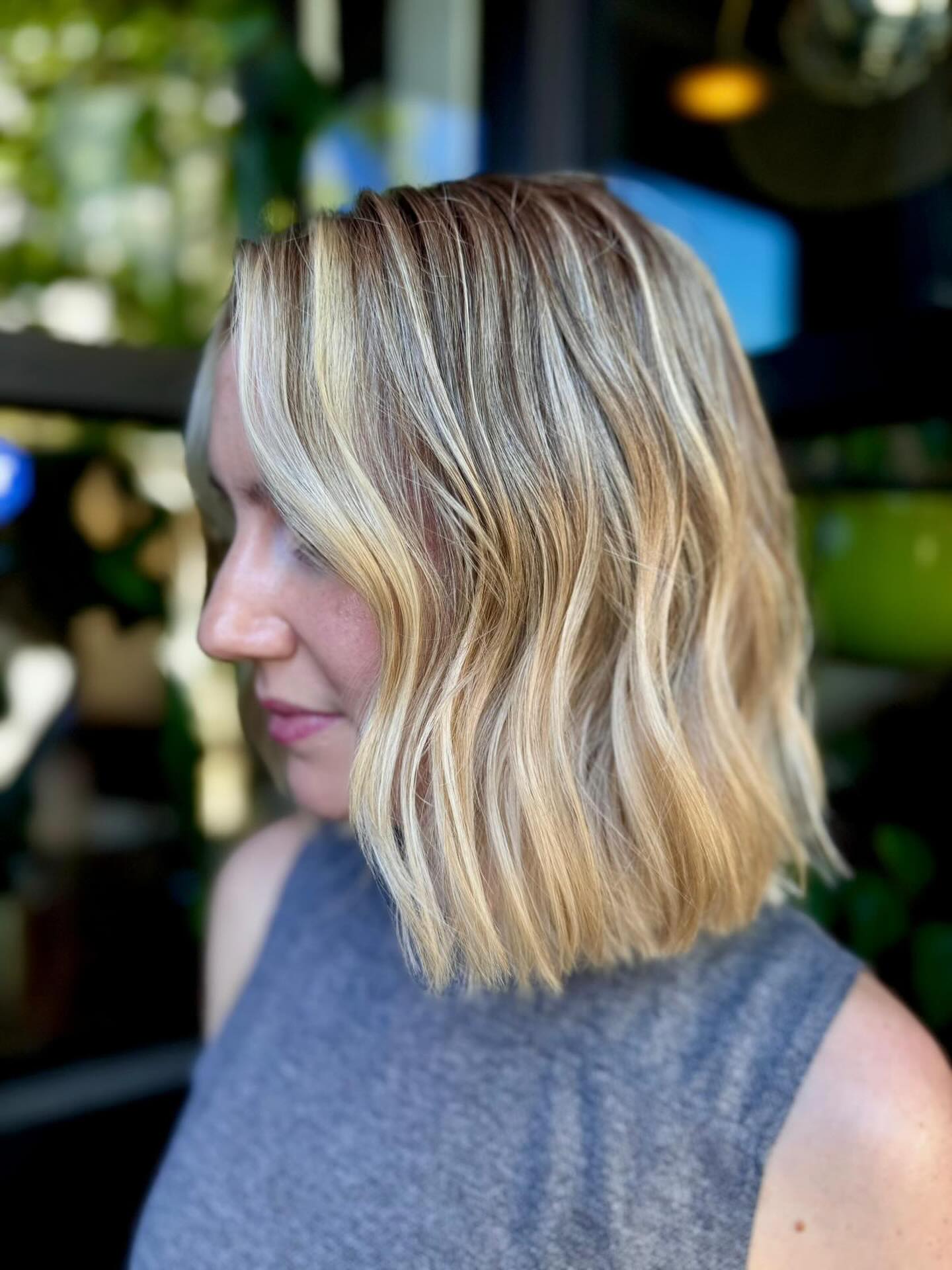 🌻SWEET SEPTEMBER 🌻
Colour by Sammi
@samlouise_hair
.
.
.
.
.
.
.
#hair #blondes #warmblondes #summerblondes #fallblonde #highlights #lob #blondelob #northvanstylist