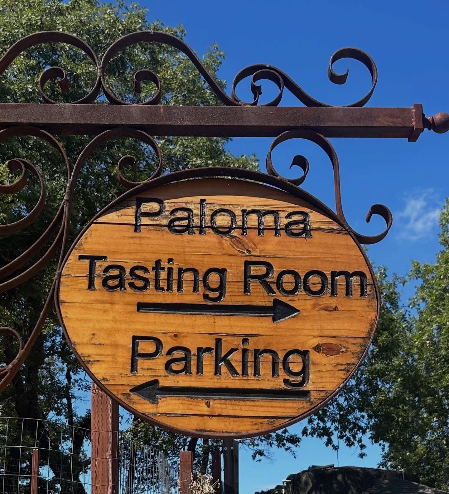 Paloma Vineyard is best known for its exceptional, estate-grown Merlot. Their Merlot is a world-class red wine, a blend of estate-grown Merlot and Cabernet Sauvignon, known for its intense flavors and ability to age well.🍇🍇🍷