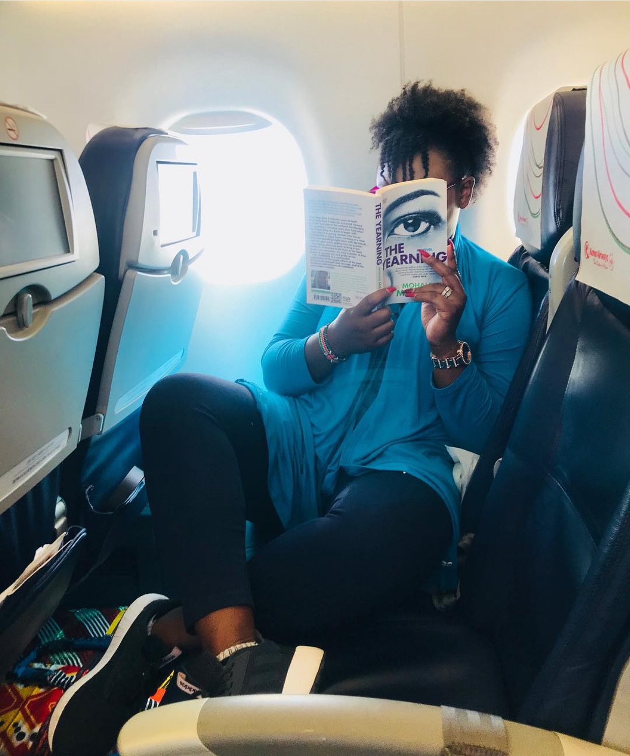 Books are the best kind of tagalongs! Always on hand to save us (introverts) from awkward interactions, boring waits or transit.
📸in transit to Zimbabwe🇿🇼
Let’s see how I go with #SBPhotoChallenge25 this year 🙈