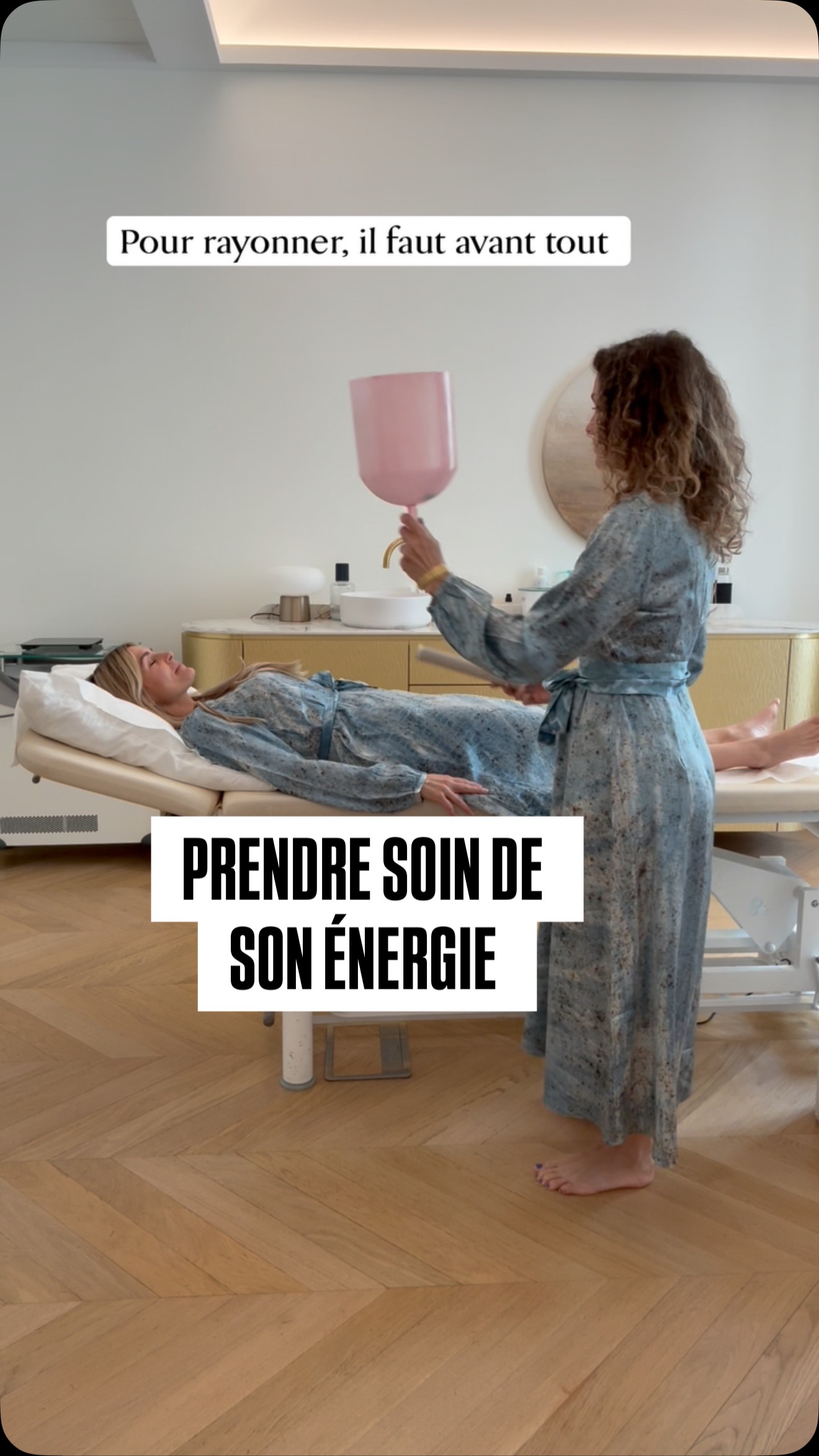 ✨ Tu veux apprendre avec nous ?
FORMATION SONOTHÉRAPIE & BOLS DE CRISTAL
avec Mayia Alleaume (@sweetmayia ) & Alexandra Fryda Marty 💫
📍 Samedi 8 & Dimanche 9 novembre
📍 Maison Apogée, Paris 16
Deux journées complètes pour explorer la puissance du son et du cristal, apprendre à jouer, à ressentir et à partager cette pratique unique 🤍
🔗 Toutes les infos & inscriptions dans la bio.
En collaboration avec :
@maison_apogee
@osmose_physio
@experimentalplaceparis
@sentaraholistic
👘 : @nimboo.fr
#soundhealing #crystalbowls #sonotherapie #meditationsonore #crystalsingingbowls #crystaltones #holistichealing