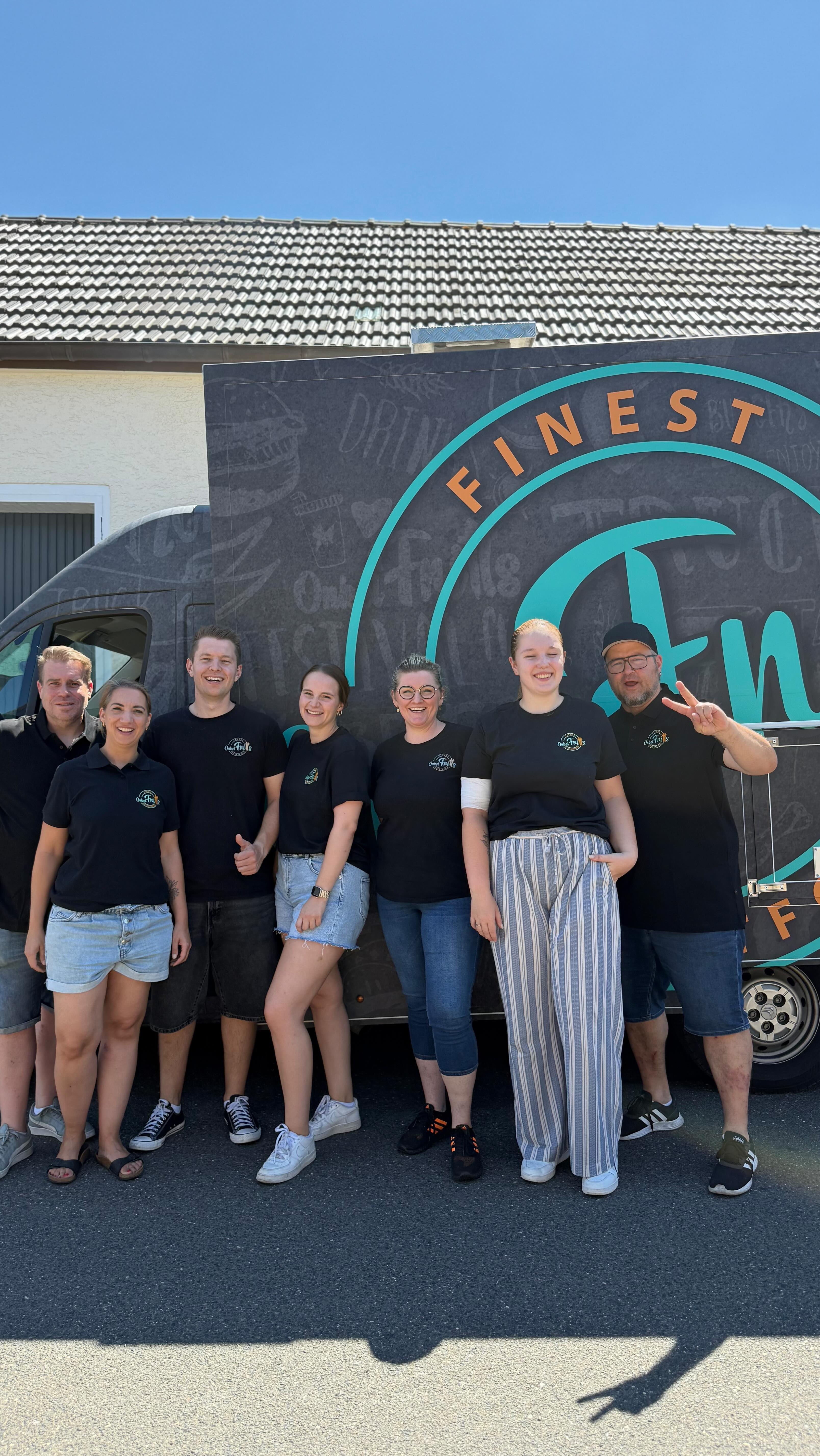 Bei uns wandert nur eins schneller als das Handy < unsere Fritten > 🍟✌🏻
Street-Food-Regel-Nr. 1: Finger weg von meinen Fritten 🍟🔥
#onkelfritts #streetfood #catering