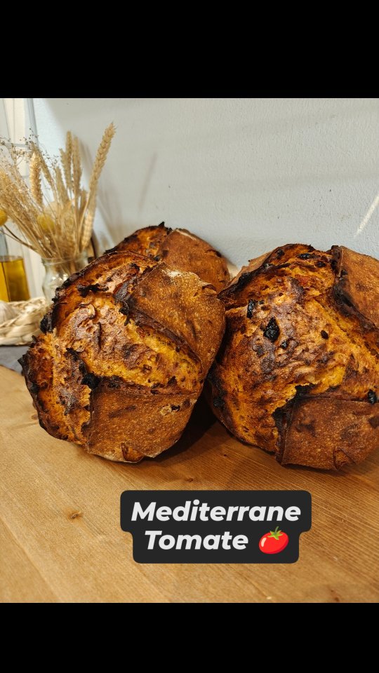 🍅 Unsere eigentlich wechselnde vierte Sorte, unser Sommerbrot, ist so schon beliebt, dass wir überlegen sie dauerhaft im Sortiment zu behalten 👀 🍞
#sauerteig
#sauerteigbrot
#sourdough
#berlinerbrot
#brotbacken
#brotbackenmachtglücklich
#berlinfood
#berlinfoodie
#berlinfoodguide